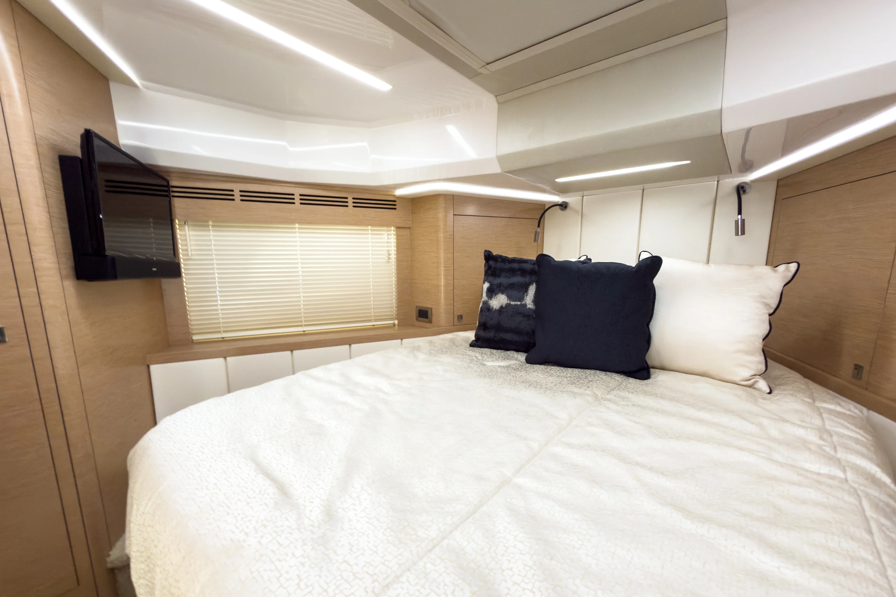 2021 Ocean Alexander 45 DIVERGENCE COUPE Image Thumbnail #32