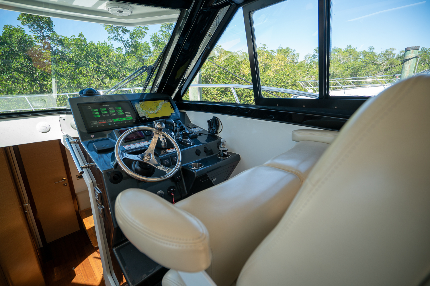 2021 Ocean Alexander 45 DIVERGENCE COUPE Image Thumbnail #24