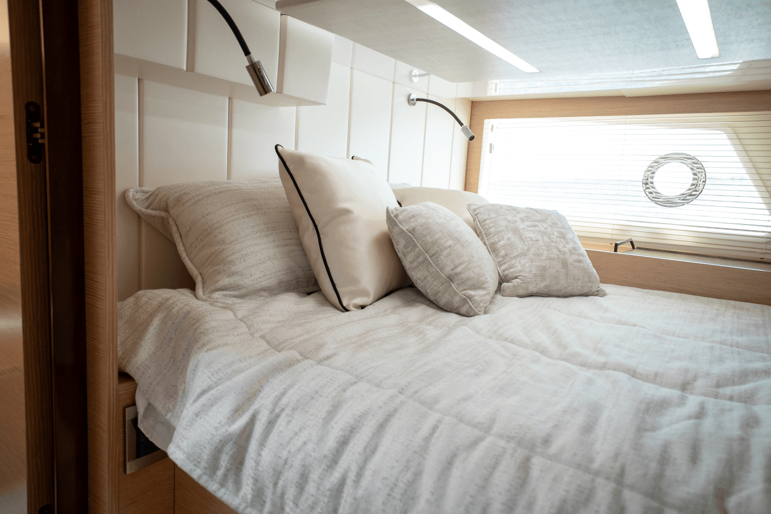 2021 Ocean Alexander 45 DIVERGENCE COUPE Image Thumbnail #47