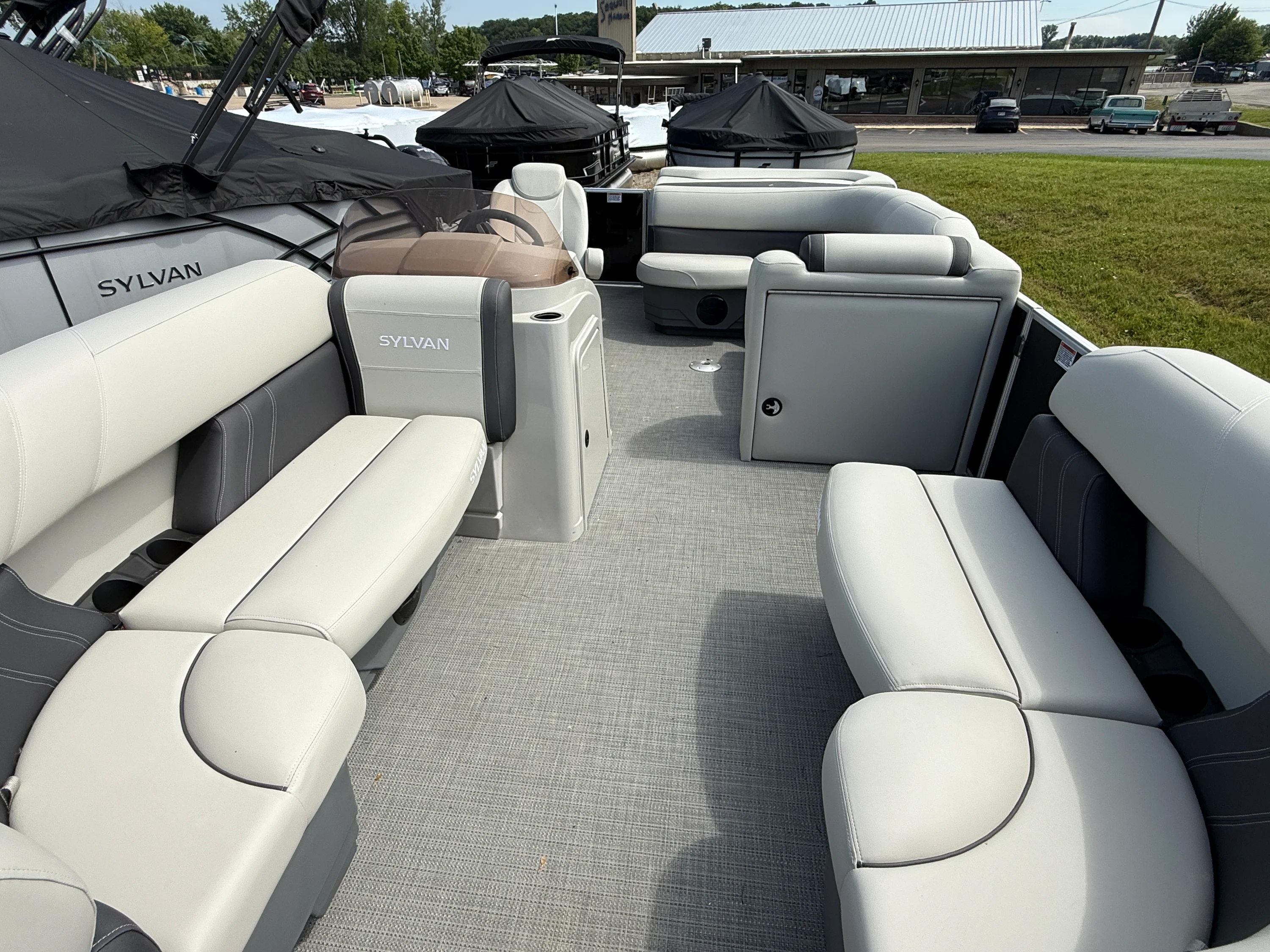 2025 Sylvan MIRAGE 820 Image Thumbnail #5