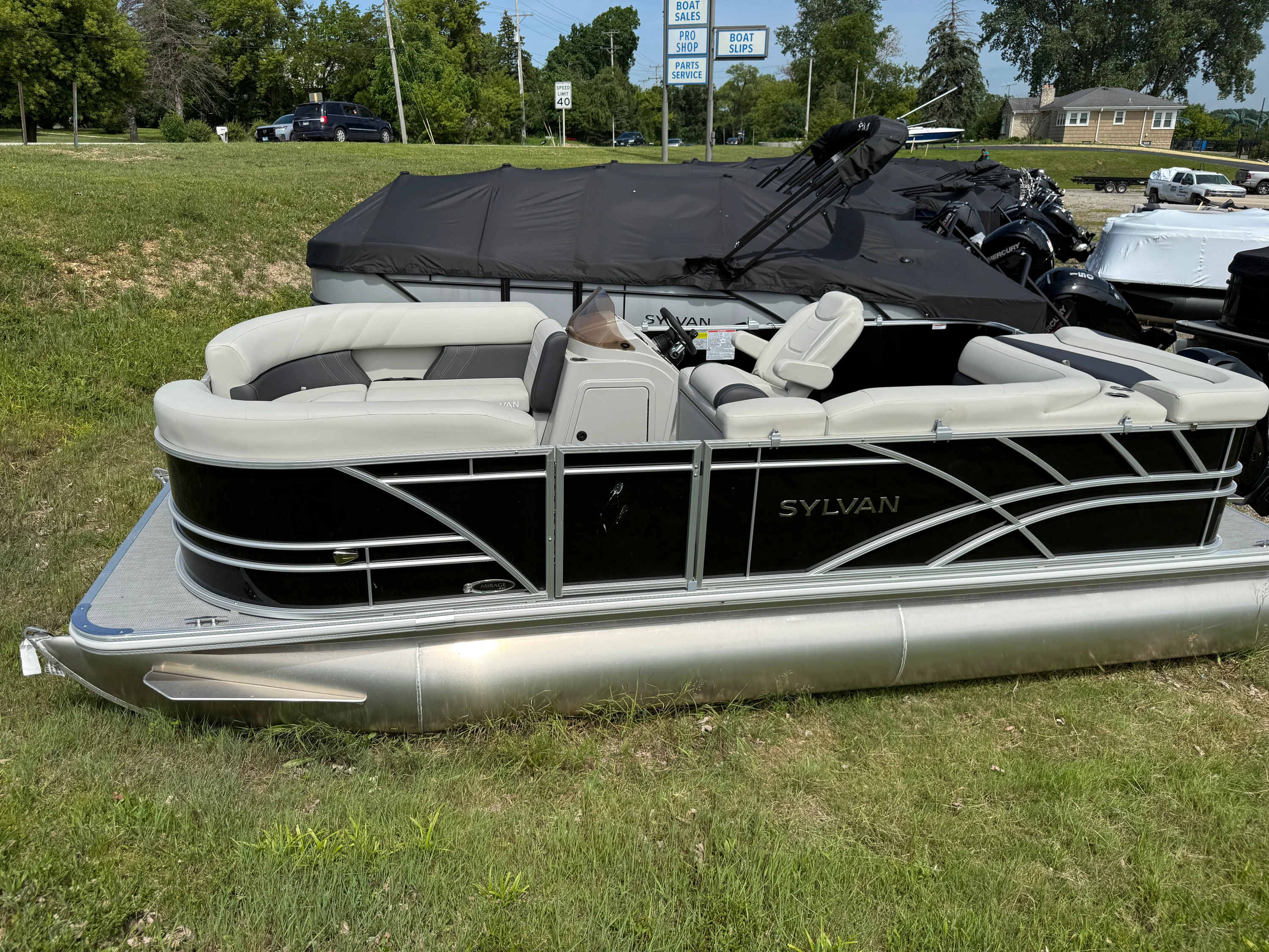 2025 Sylvan MIRAGE 820 Image Thumbnail #2