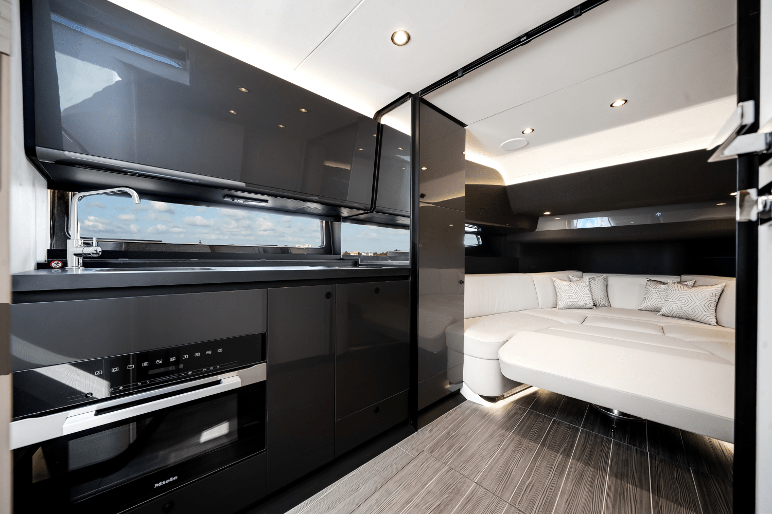 2026 Azimut Verve 42 Image Thumbnail #3