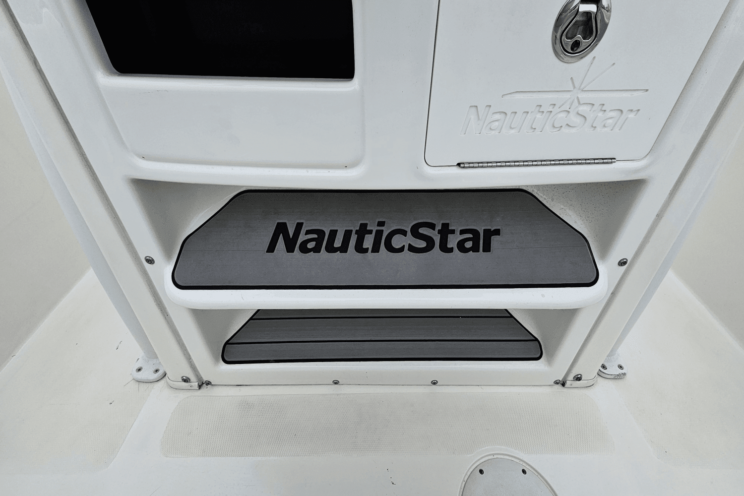 2018 NauticStar 2102 LEGACY Image Thumbnail #15