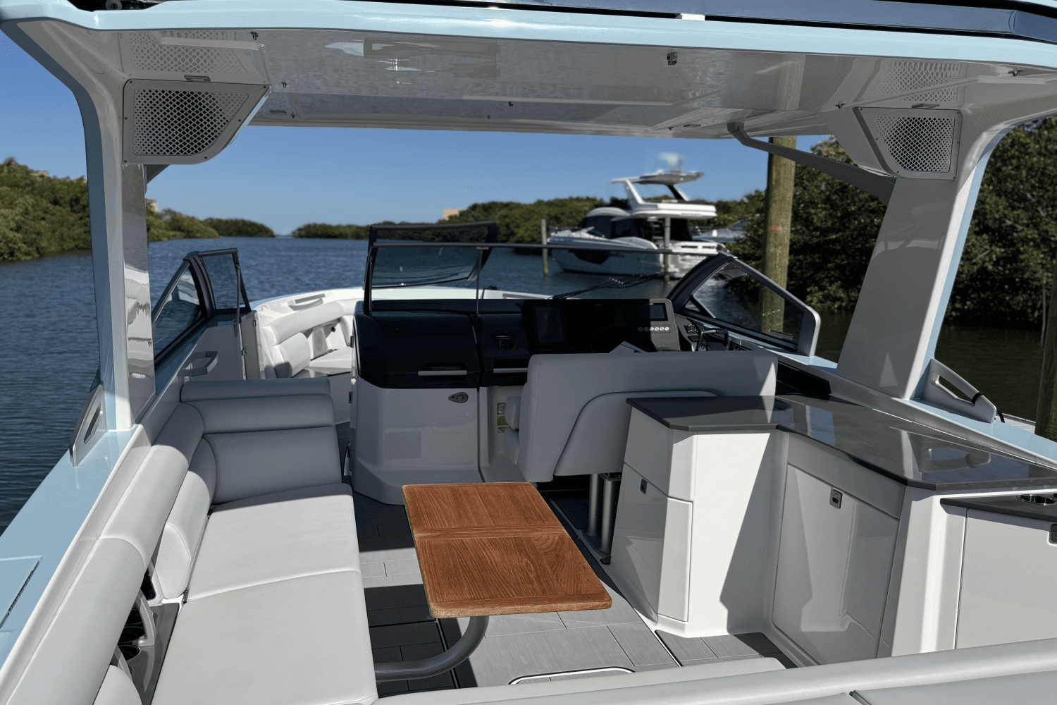 2024 Aviara AV32 Outboard Image Thumbnail #19