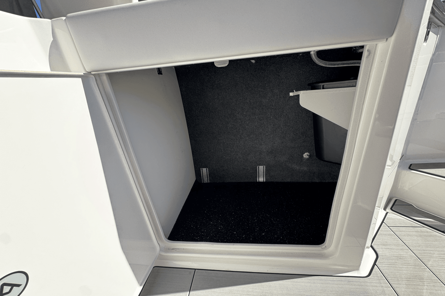 2024 Aviara AV32 Outboard Image Thumbnail #25