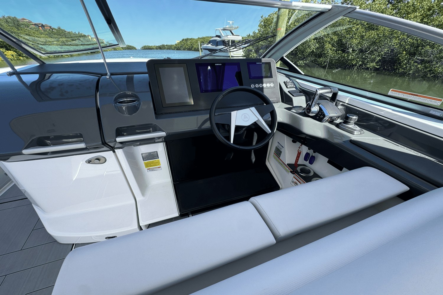 2024 Aviara AV32 Outboard Image Thumbnail #26