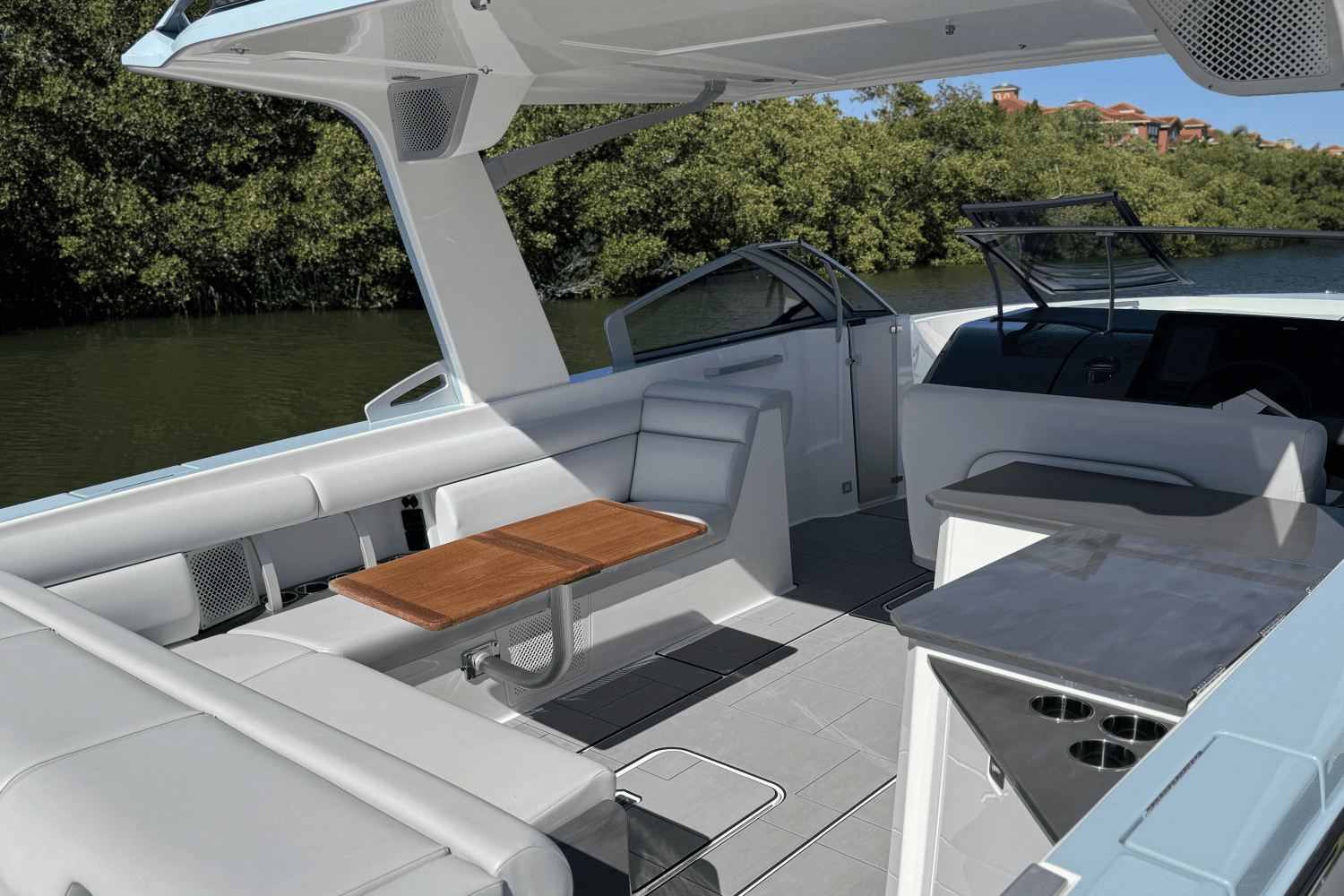2024 Aviara AV32 Outboard Image Thumbnail #17