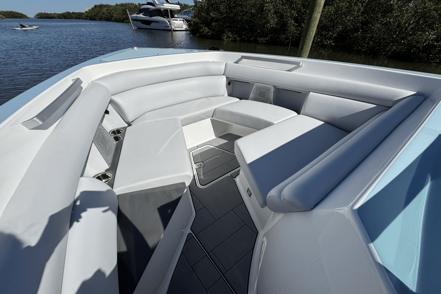 2024 Aviara AV32 Outboard Image Thumbnail #32
