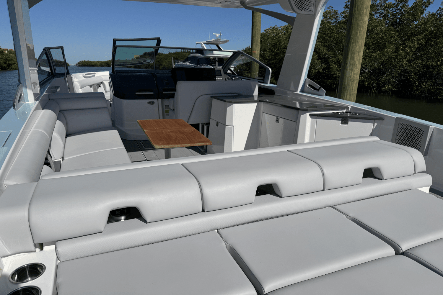 2024 Aviara AV32 Outboard Image Thumbnail #16