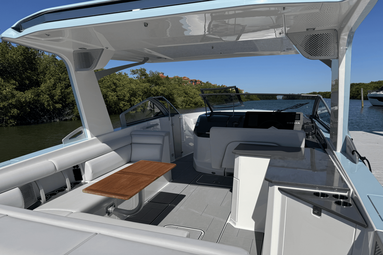 2024 Aviara AV32 Outboard Image Thumbnail #20