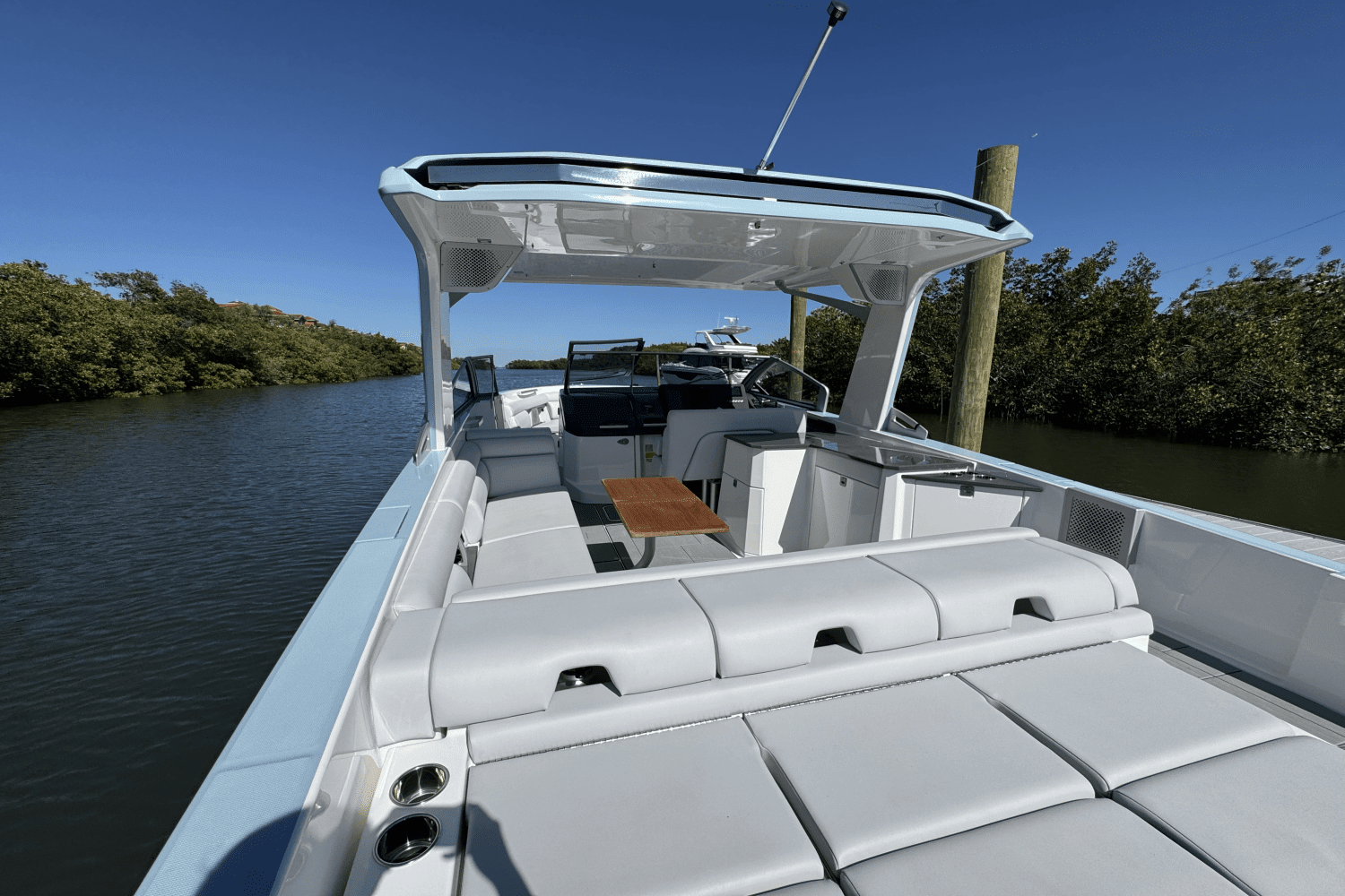 2024 Aviara AV32 Outboard Image Thumbnail #14