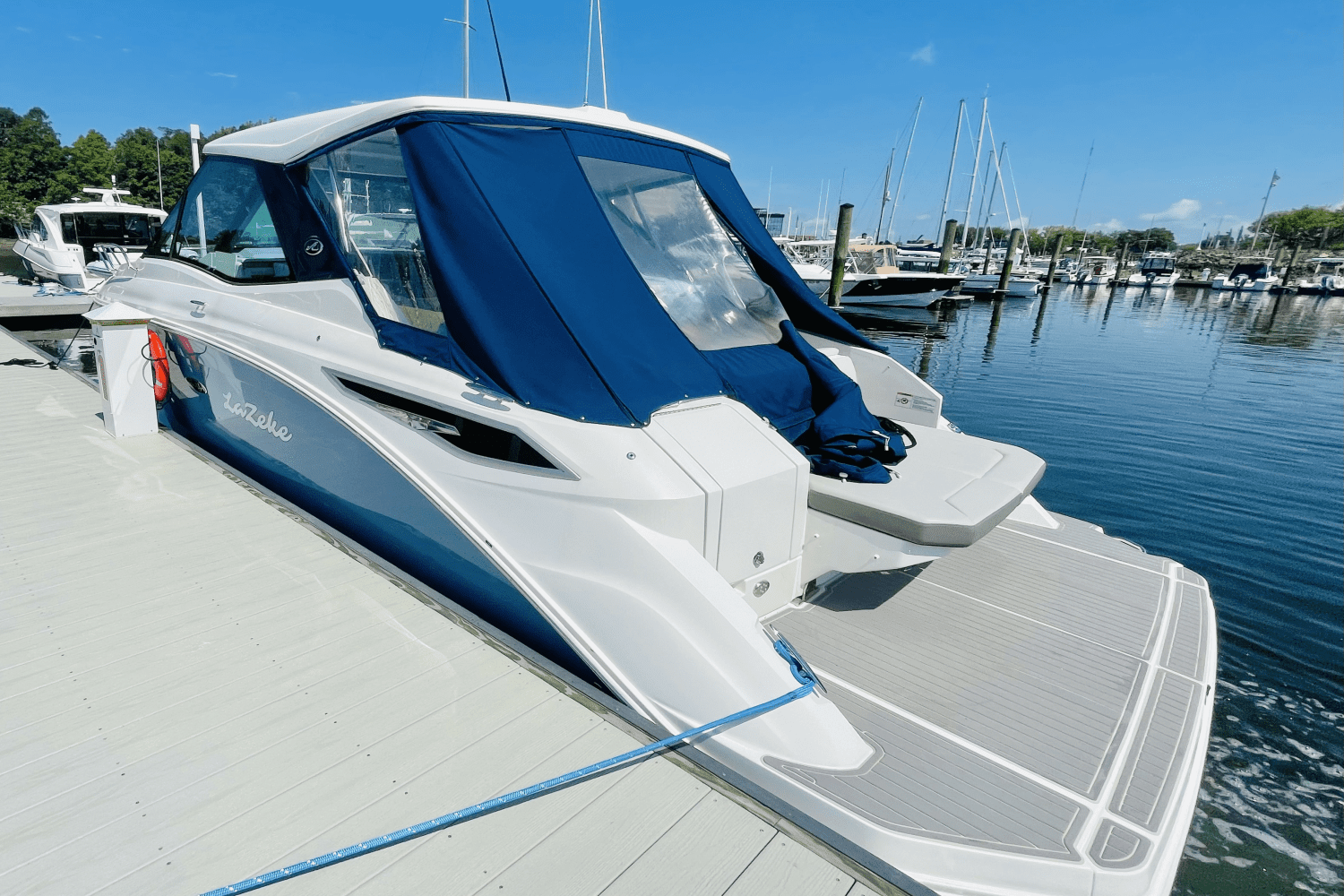 2022 Sea Ray Sundancer 320 Image Thumbnail #4