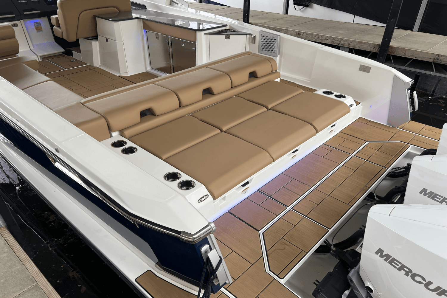 2024 Aviara AV36 Outboard Image Thumbnail #11