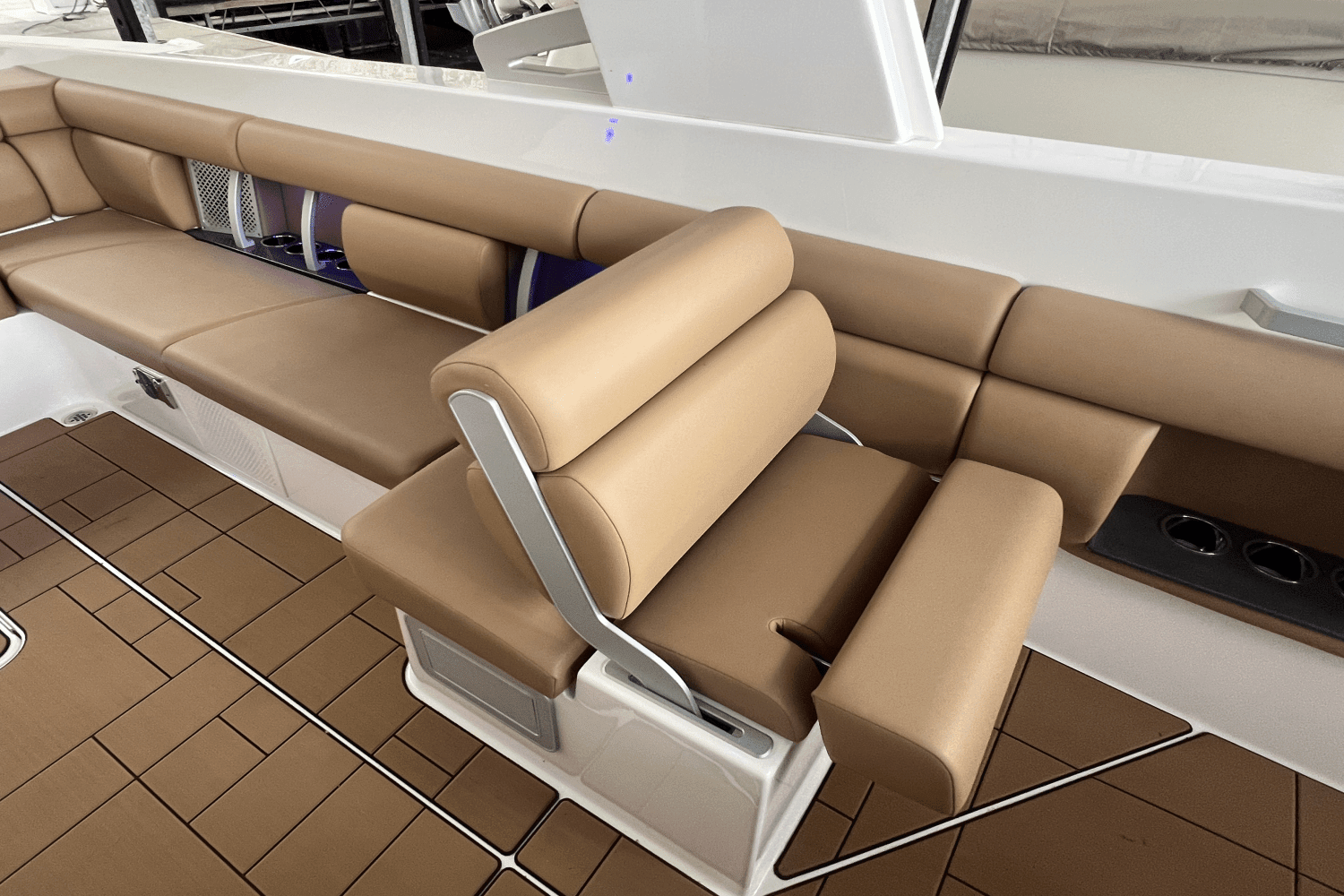2024 Aviara AV36 Outboard Image Thumbnail #18