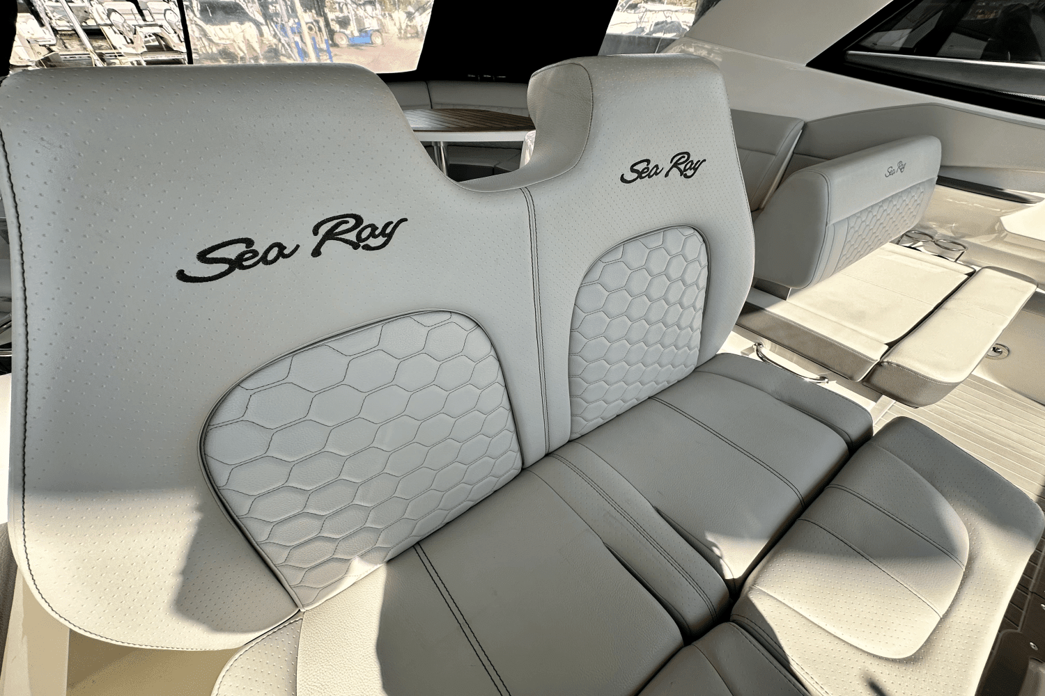 2022 Sea Ray 320 SUNDANCER OUTBOARD Image Thumbnail #25