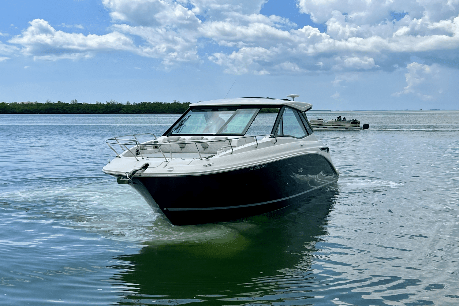 2022 Sea Ray 320 SUNDANCER OUTBOARD Image Thumbnail #3