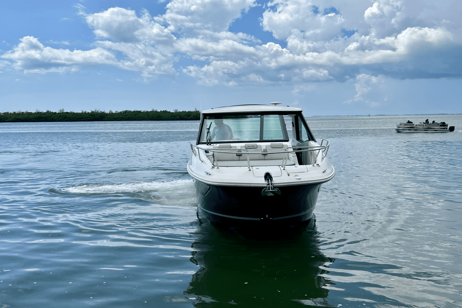 2022 Sea Ray 320 SUNDANCER OUTBOARD Image Thumbnail #2