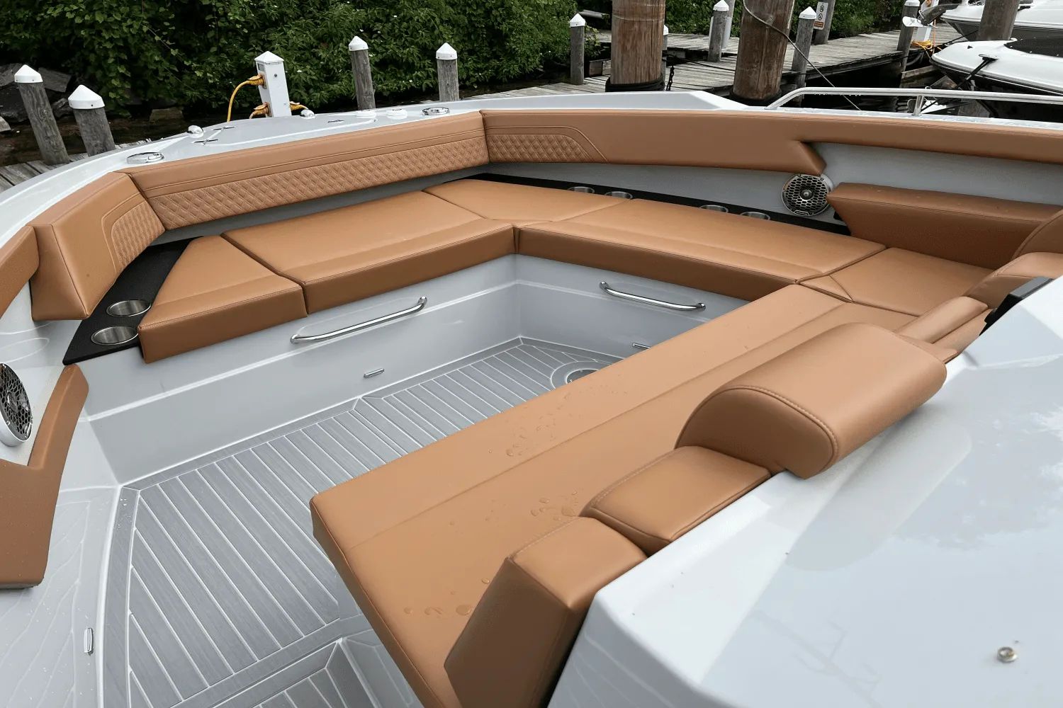 2025 Cruisers Yachts 42 GLS Outboard Image Thumbnail #36
