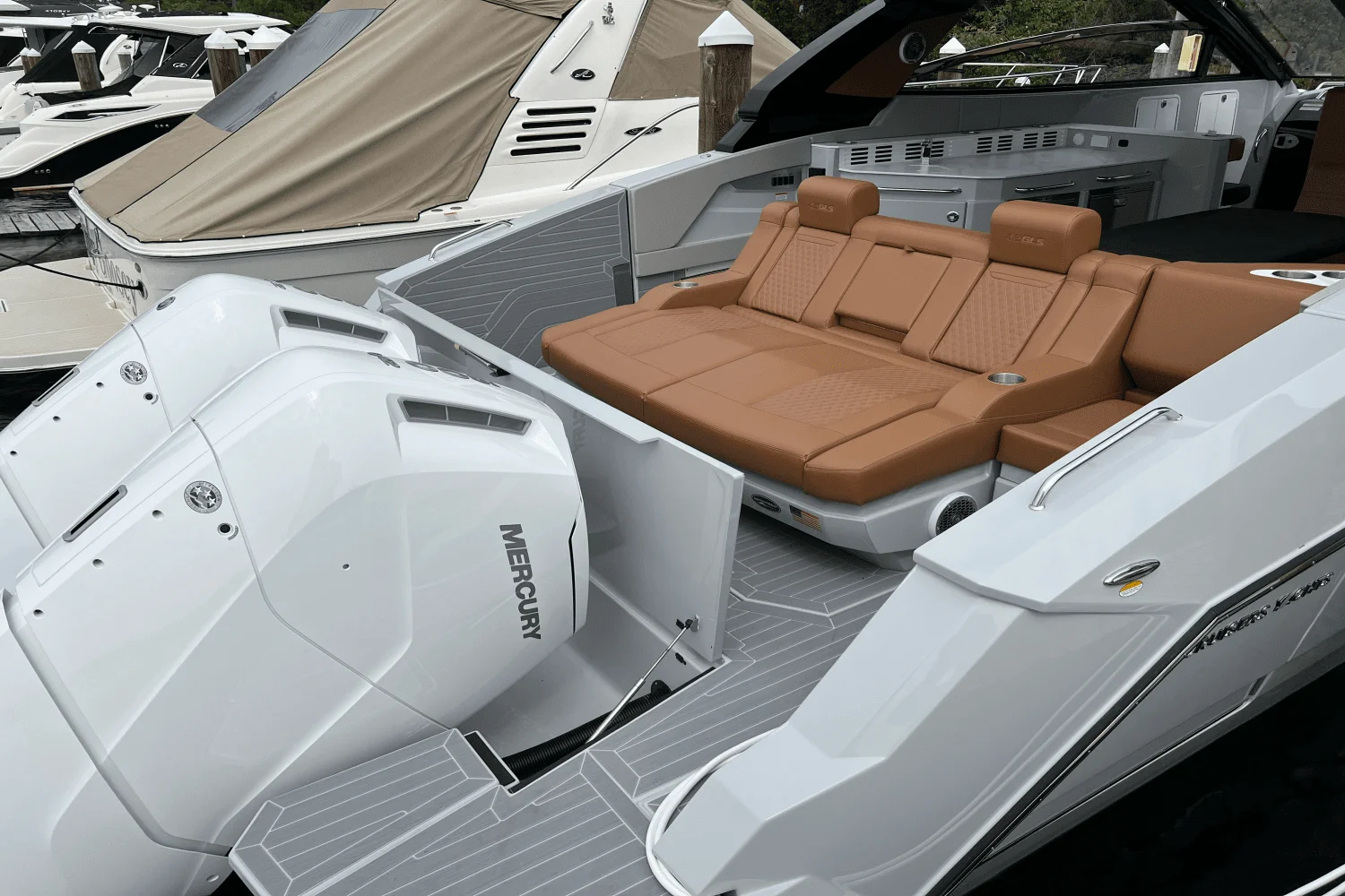 2025 Cruisers Yachts 42 GLS Outboard Image Thumbnail #11
