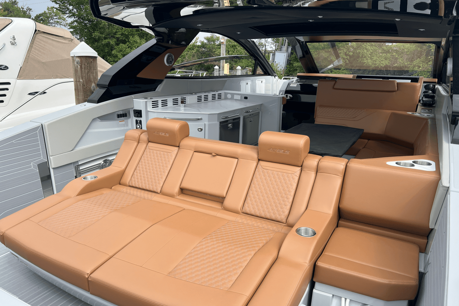 2025 Cruisers Yachts 42 GLS Outboard Image Thumbnail #13