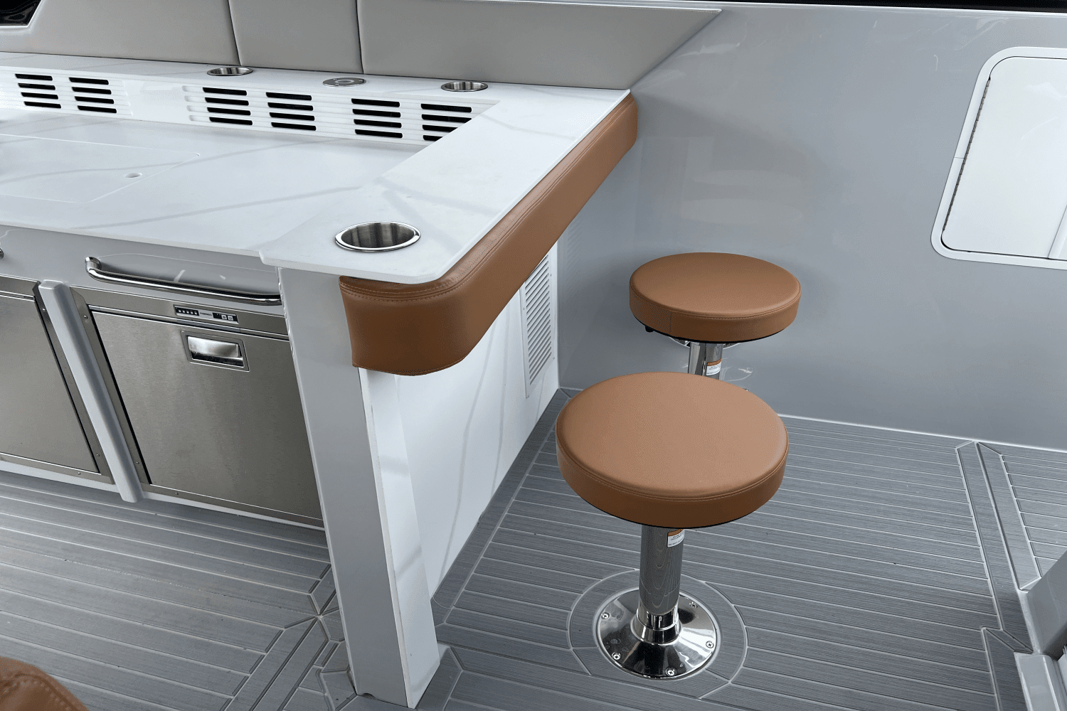 2025 Cruisers Yachts 42 GLS Outboard Image Thumbnail #19