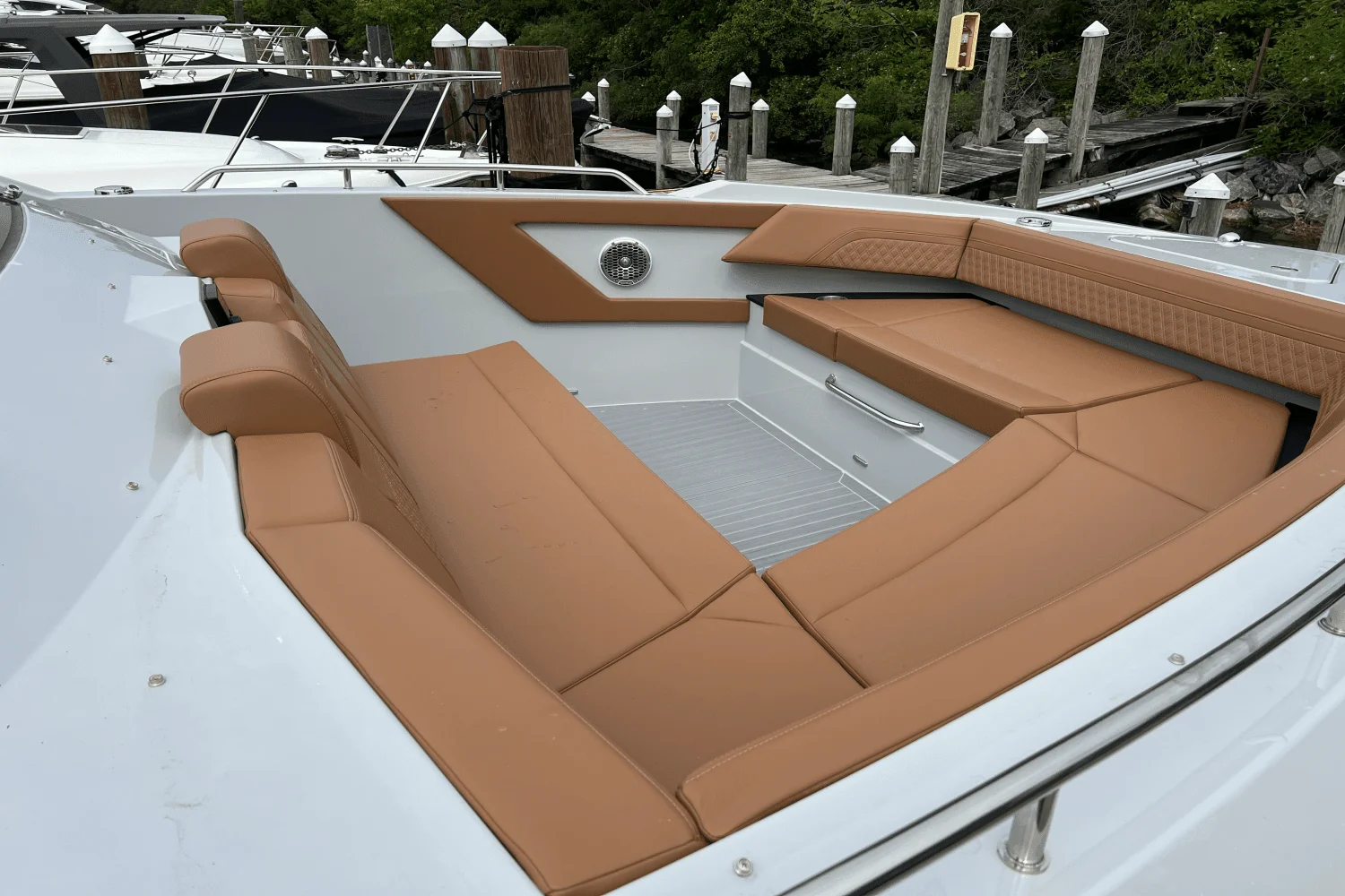 2025 Cruisers Yachts 42 GLS Outboard Image Thumbnail #47