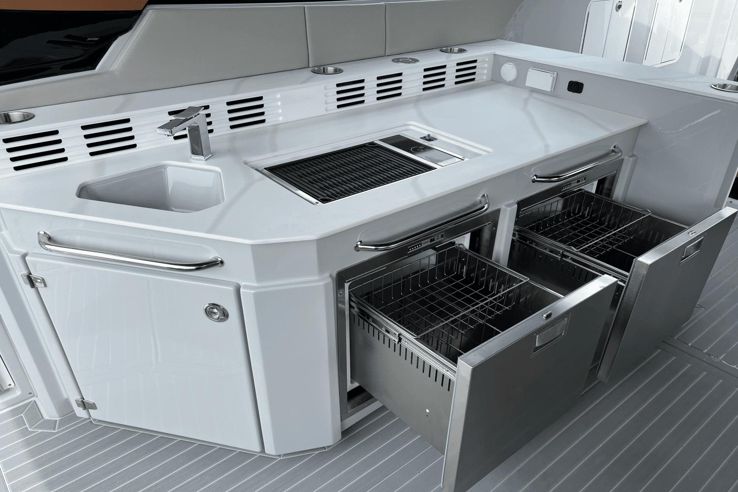 2025 Cruisers Yachts 42 GLS Outboard Image Thumbnail #18