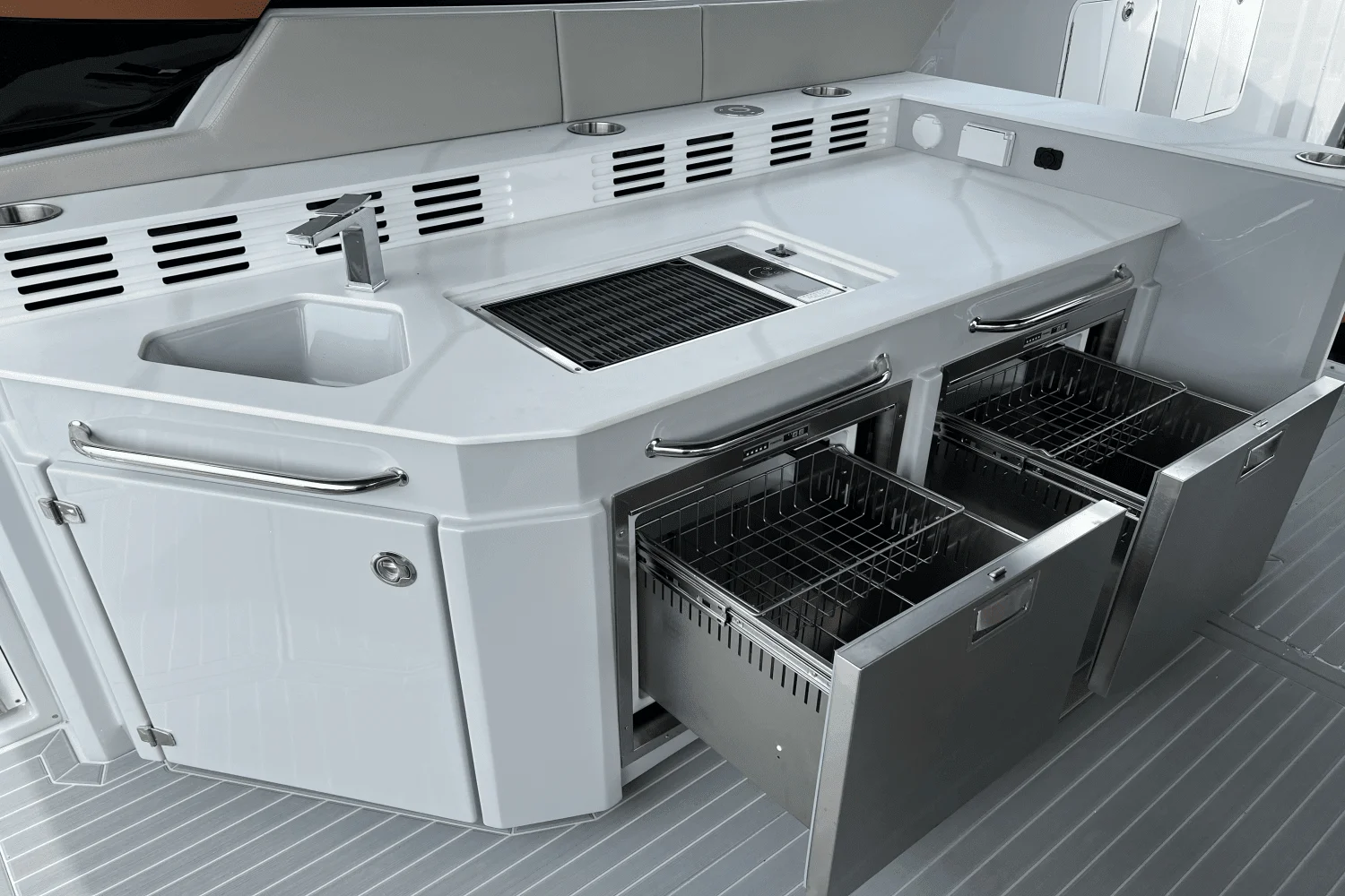 2025 Cruisers Yachts 42 GLS Outboard Image Thumbnail #27