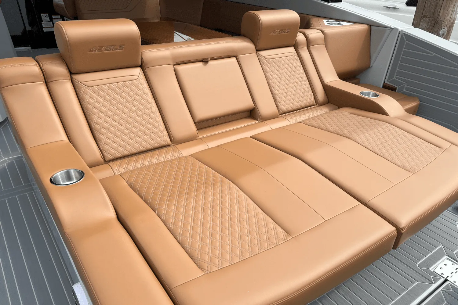2025 Cruisers Yachts 42 GLS Outboard Image Thumbnail #15