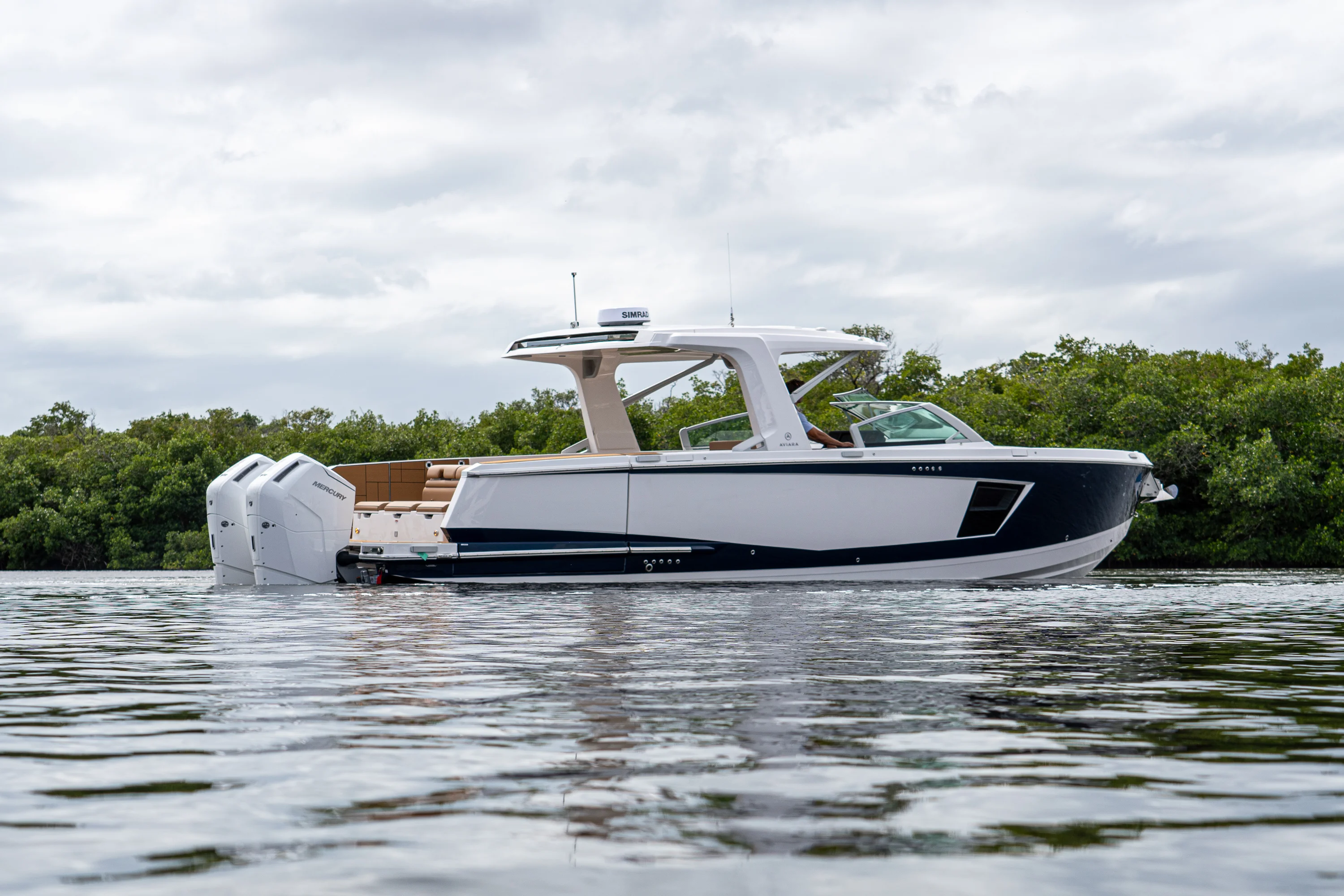 2025 Aviara AV40 Outboard Image Thumbnail #43