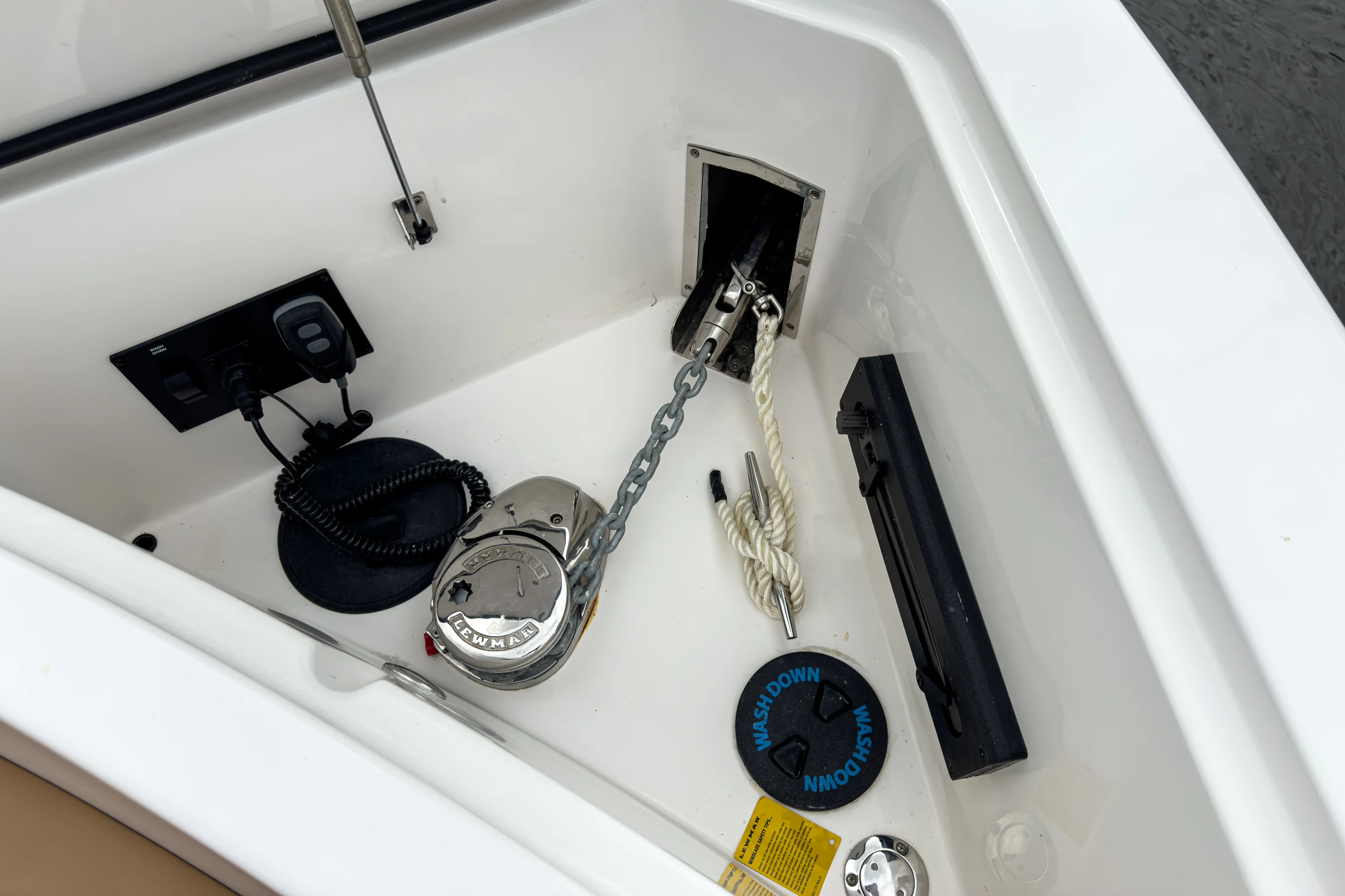 2025 Aviara AV40 Outboard Image Thumbnail #28