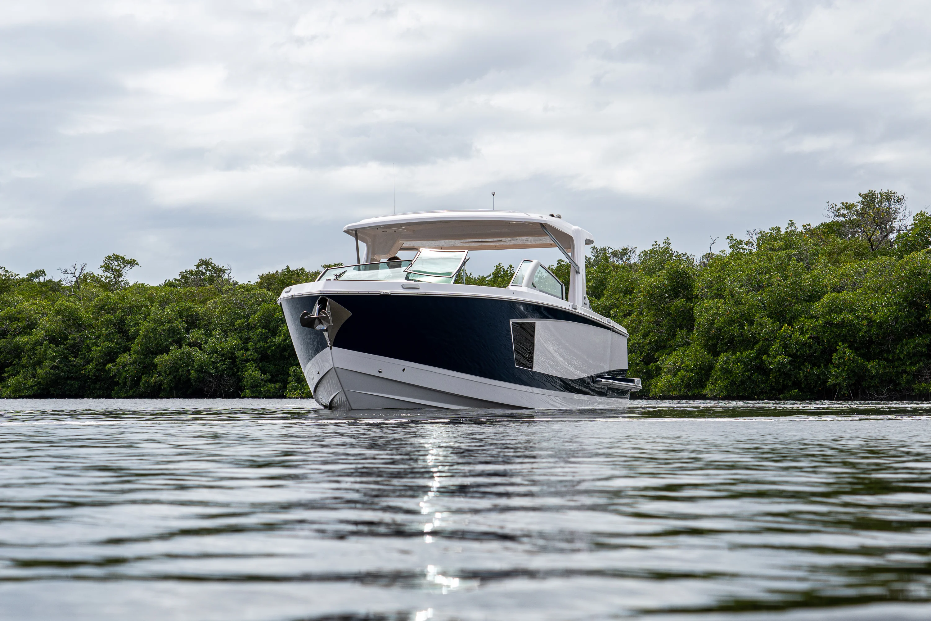 2025 Aviara AV40 Outboard Image Thumbnail #38