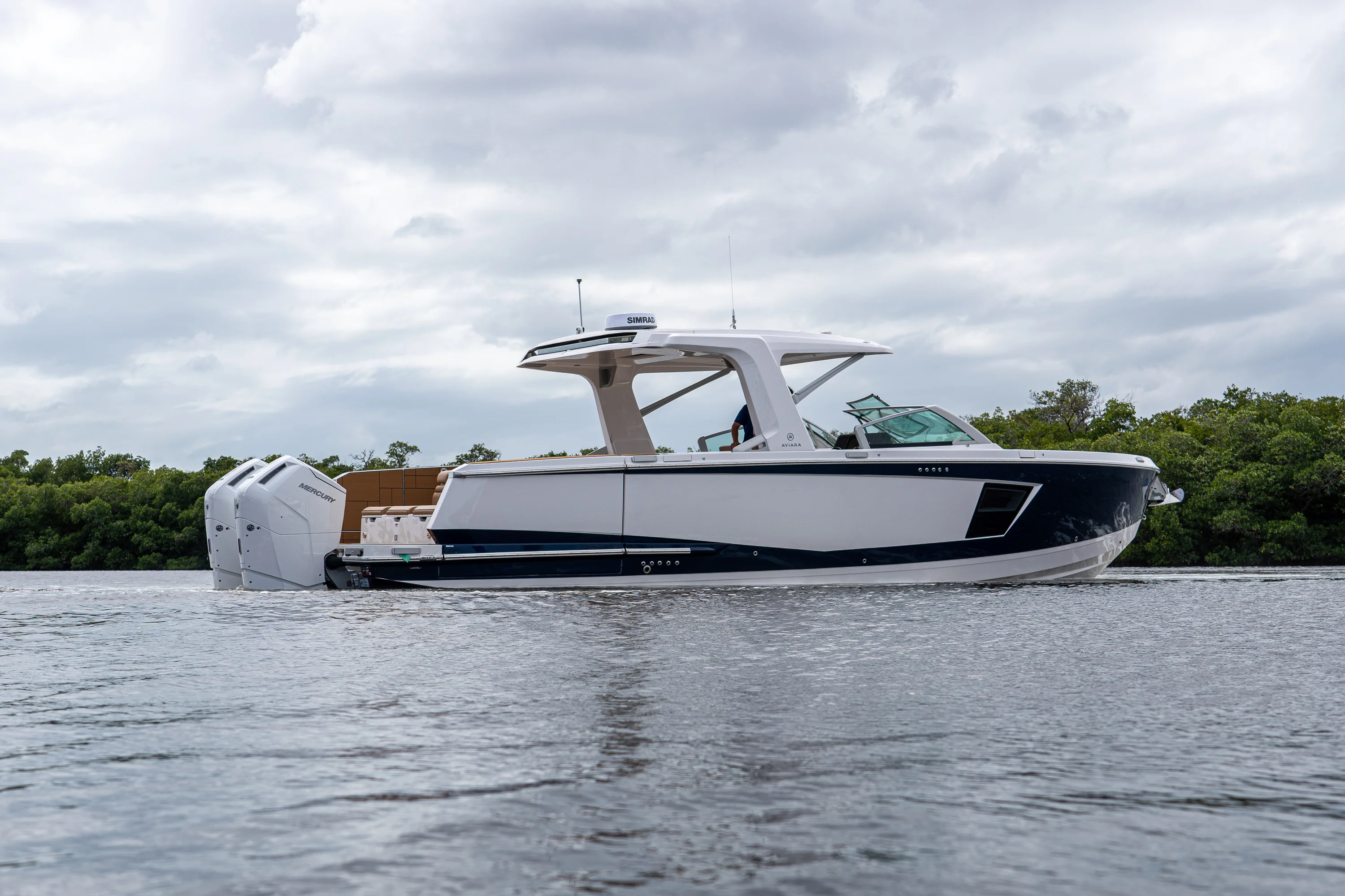 2025 Aviara AV40 Outboard Image Thumbnail #31