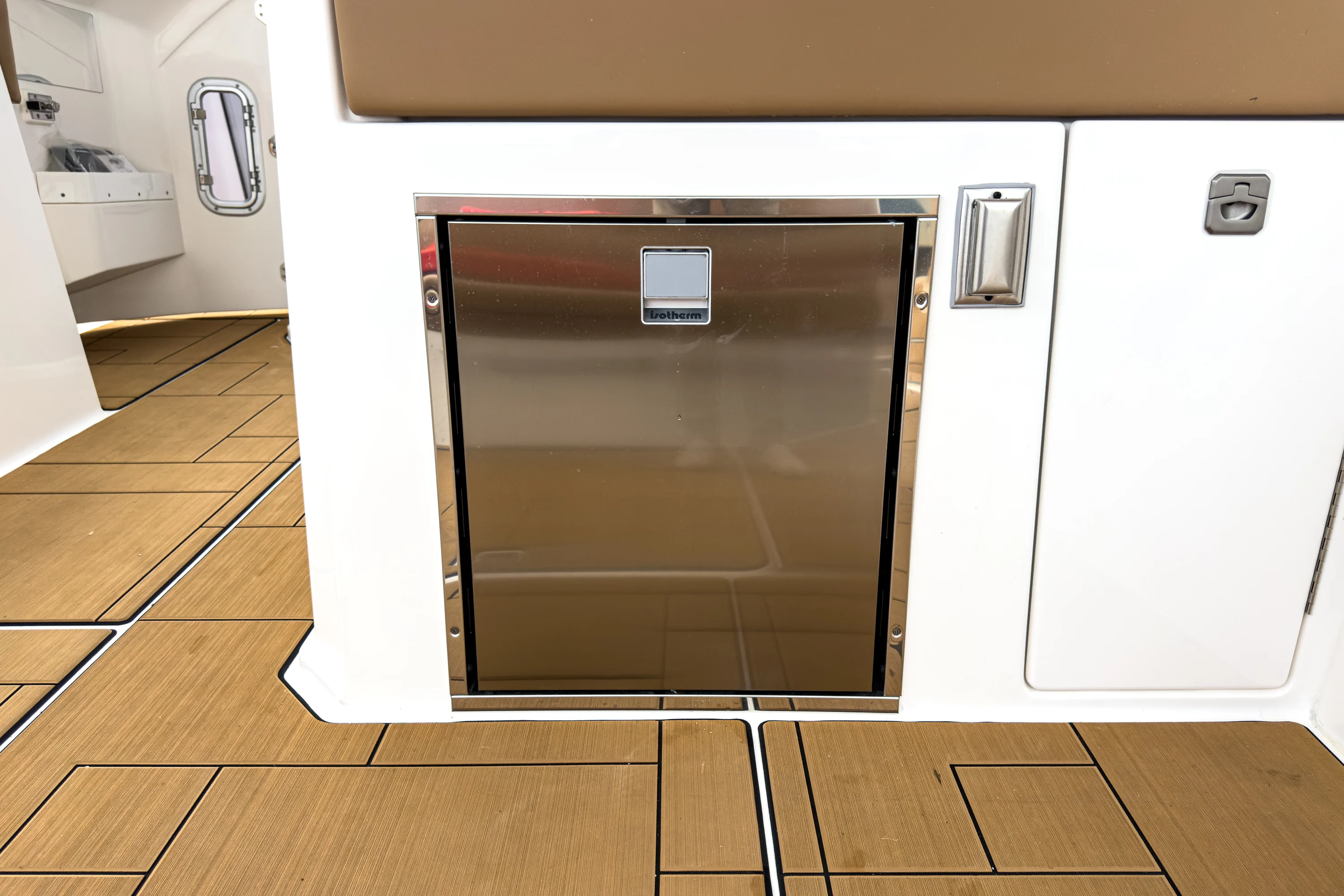 2025 Aviara AV40 Outboard Image Thumbnail #15