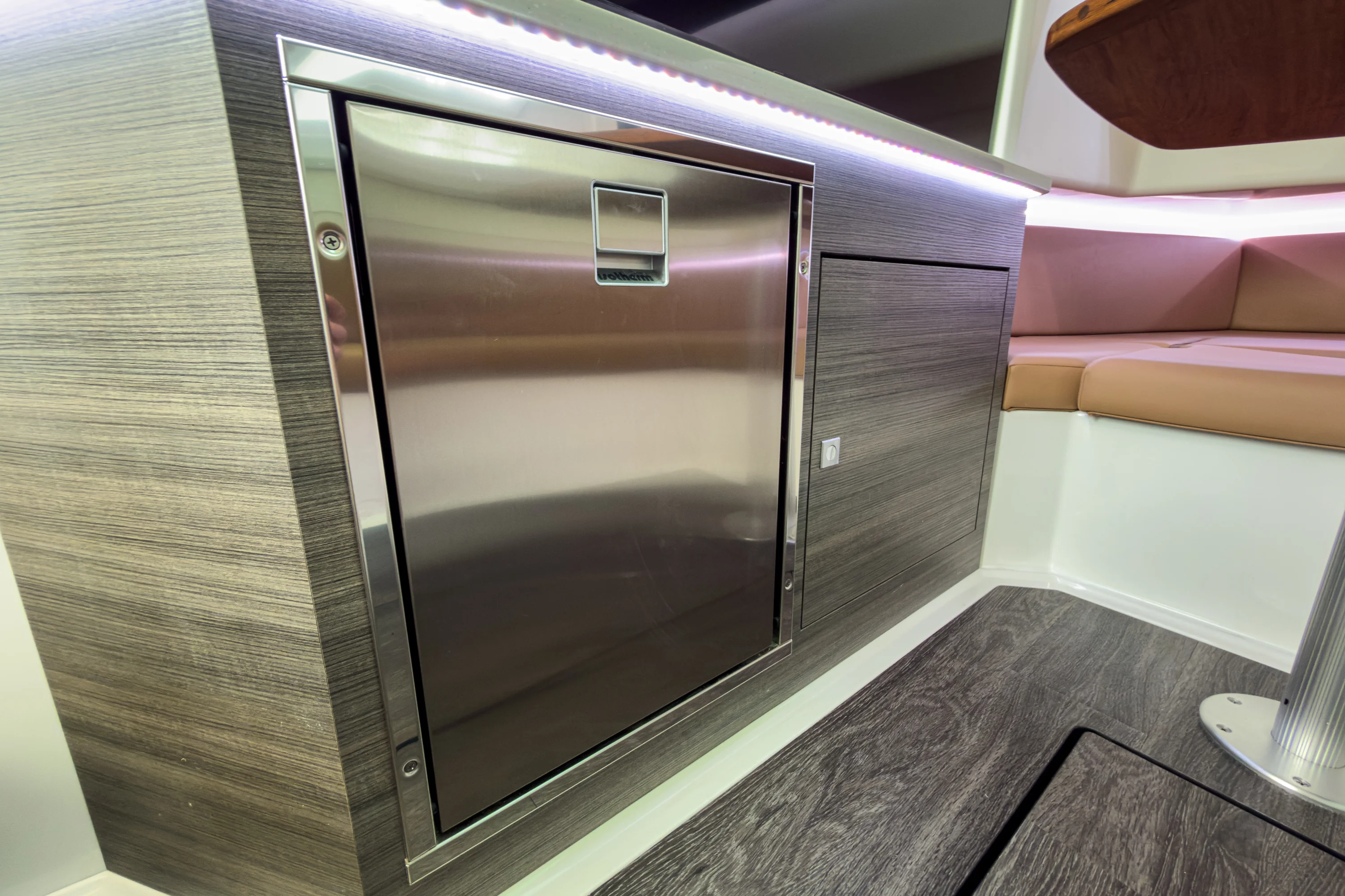 2025 Aviara AV40 Outboard Image Thumbnail #23