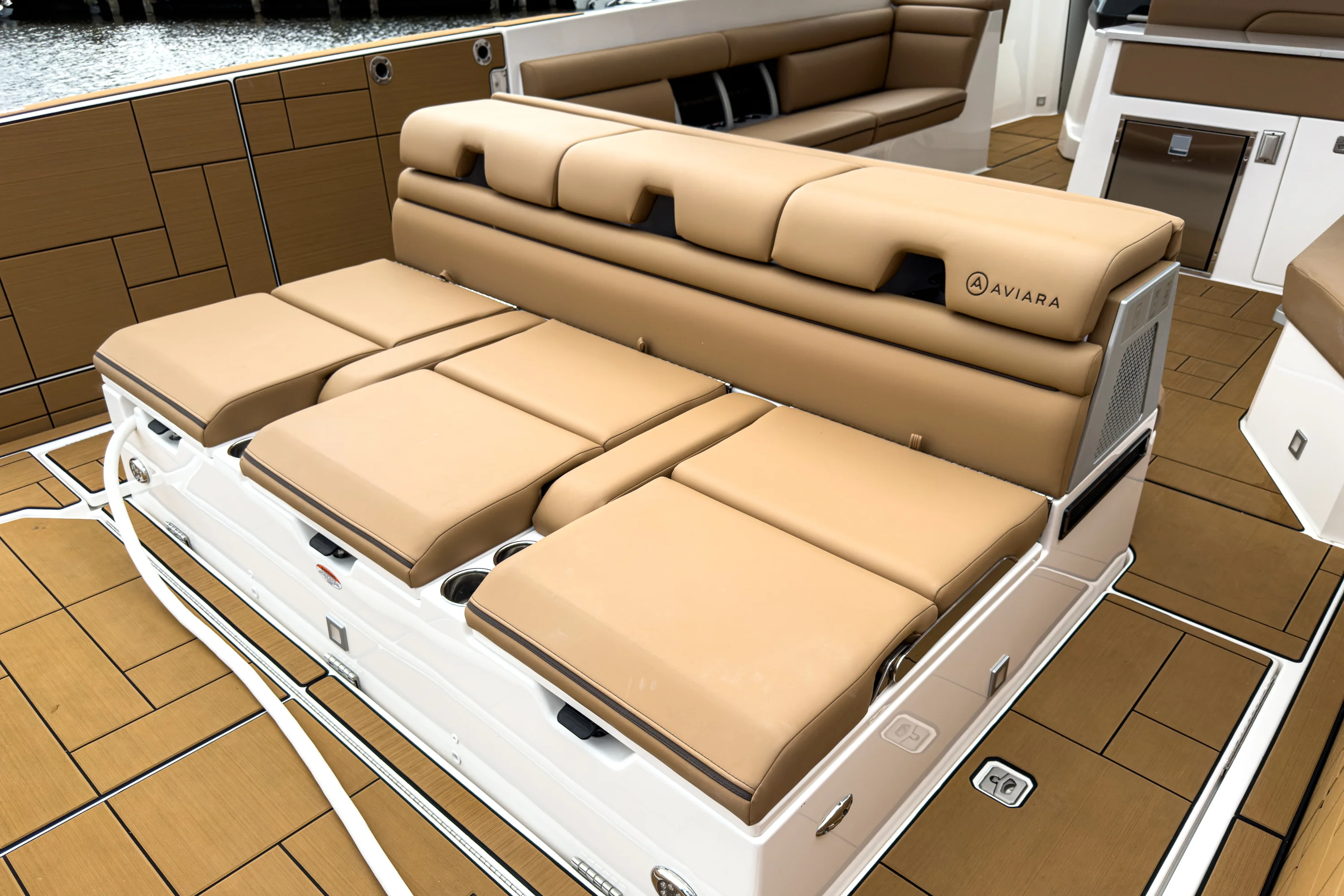 2025 Aviara AV40 Outboard Image Thumbnail #5