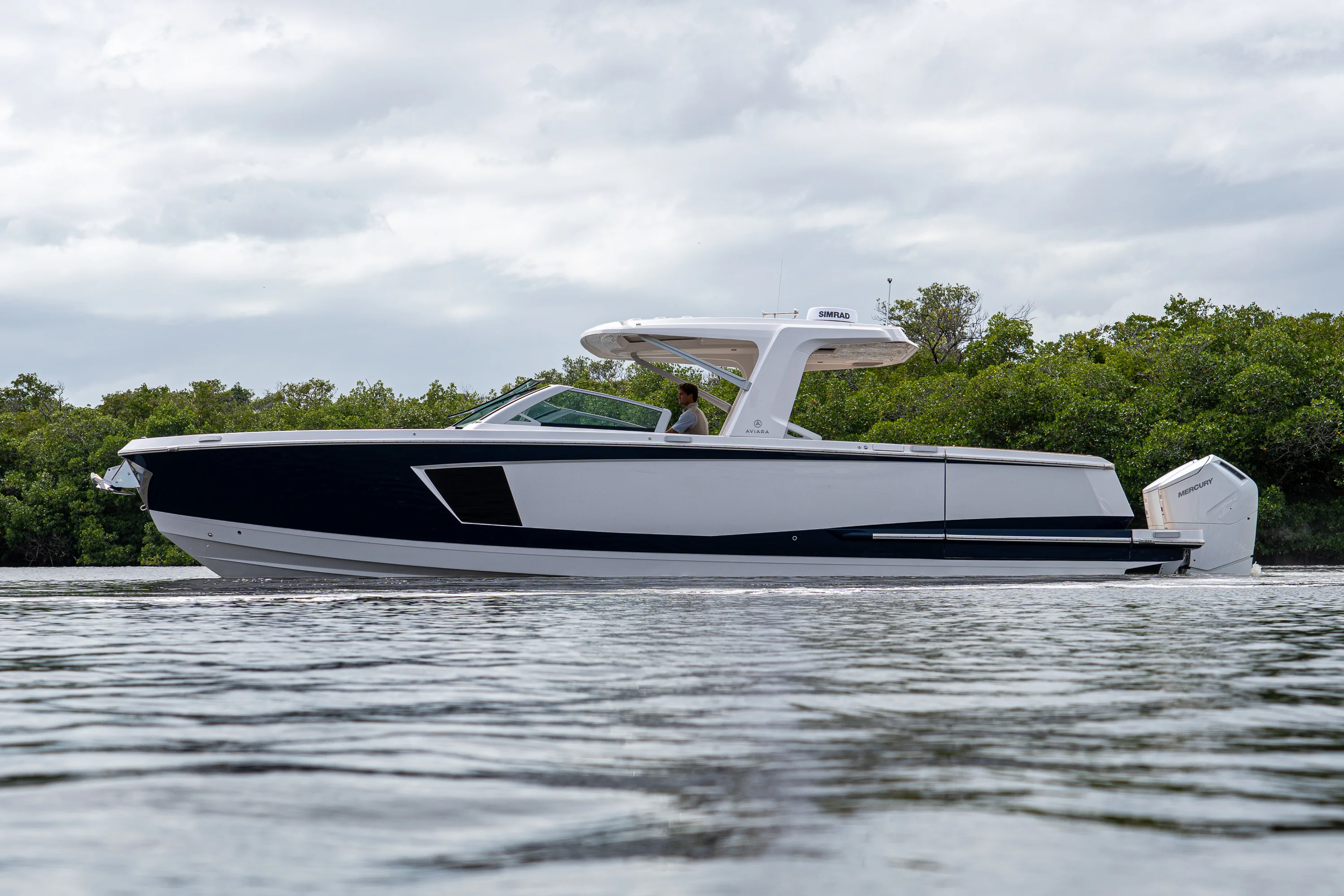 2025 Aviara AV40 Outboard Image Thumbnail #36