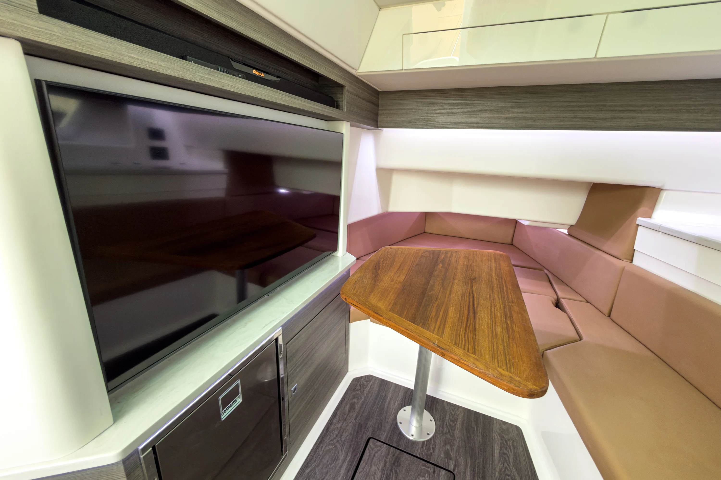 2025 Aviara AV40 Outboard Image Thumbnail #20