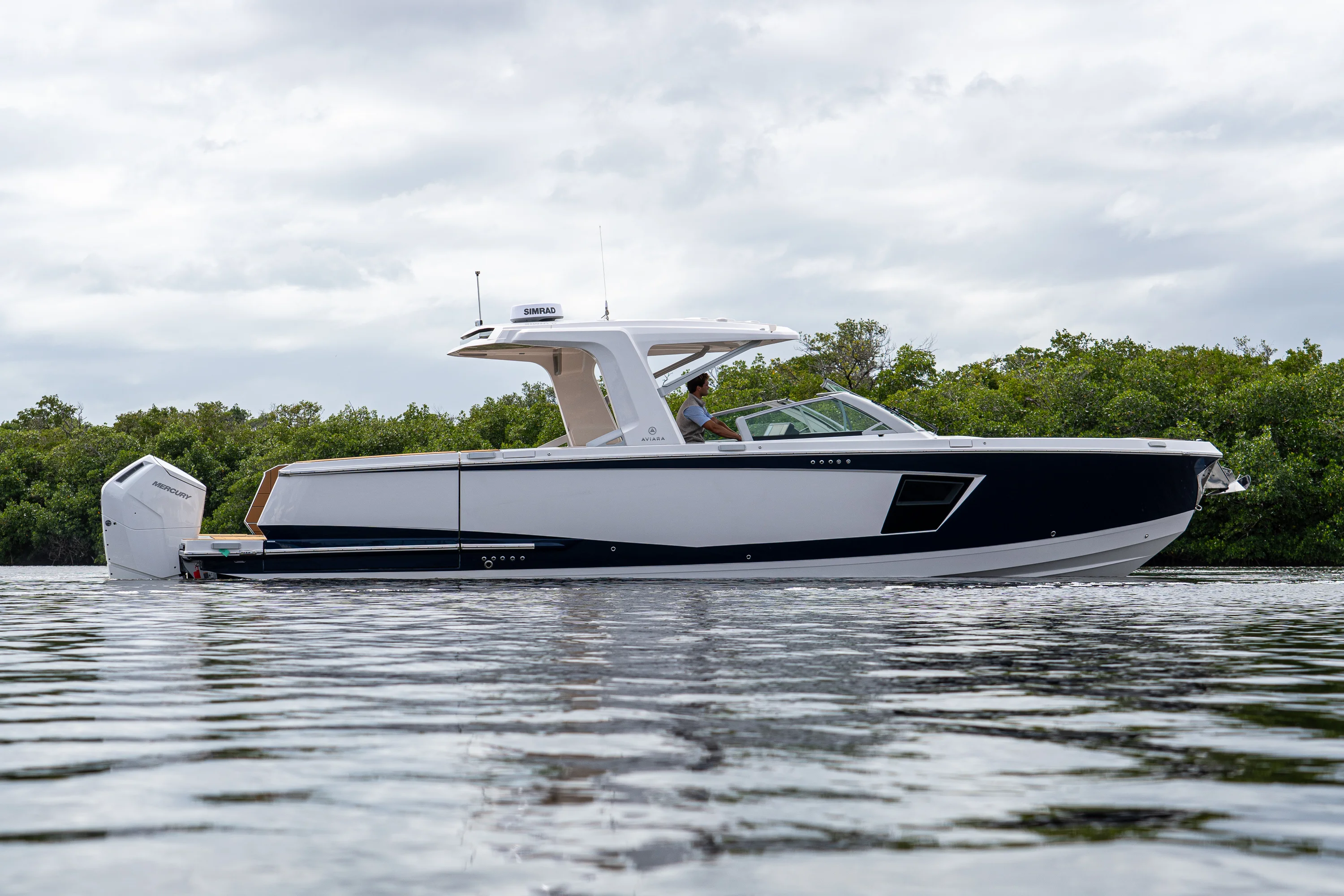 2025 Aviara AV40 Outboard Image Thumbnail #42