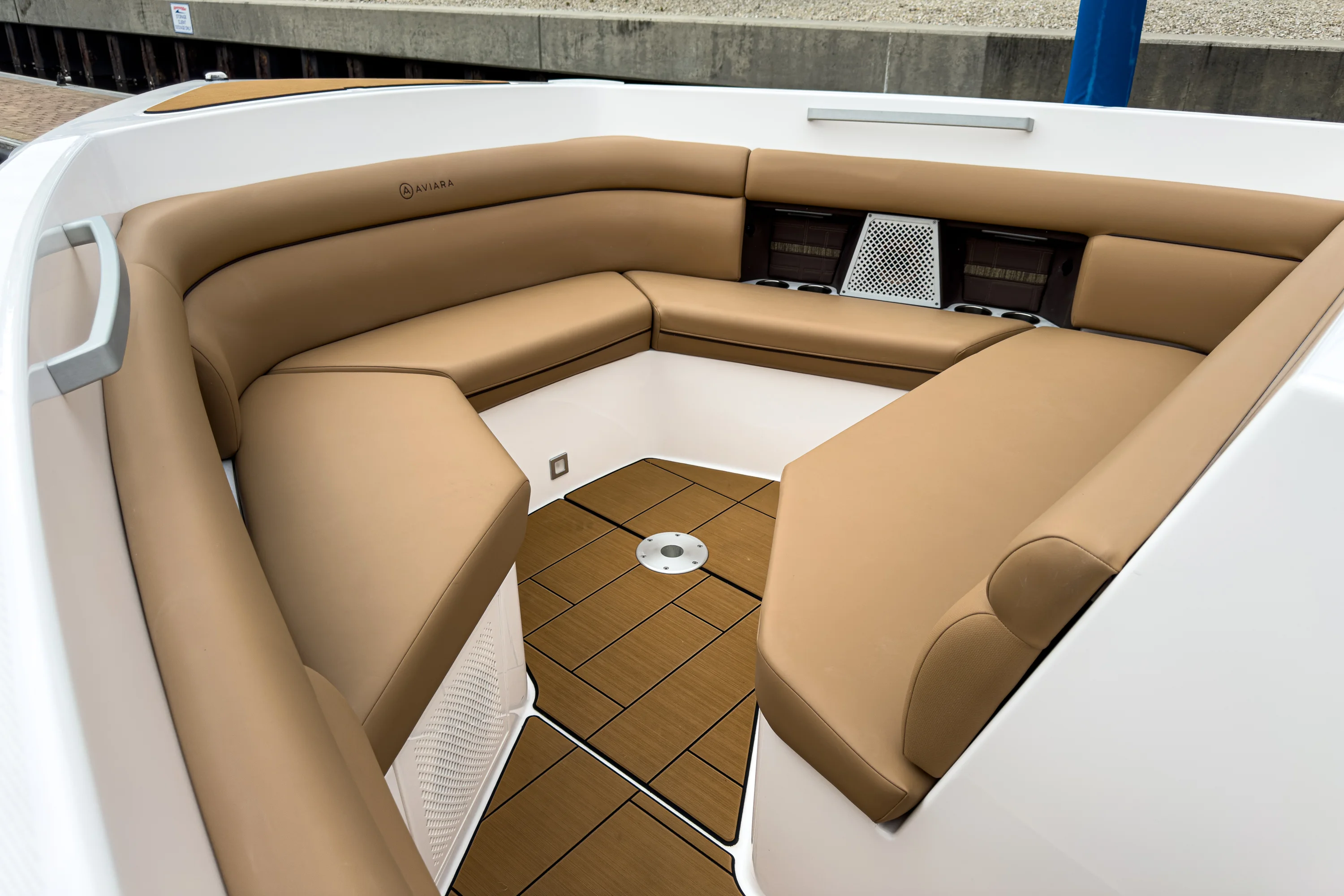 2025 Aviara AV40 Outboard Image Thumbnail #27