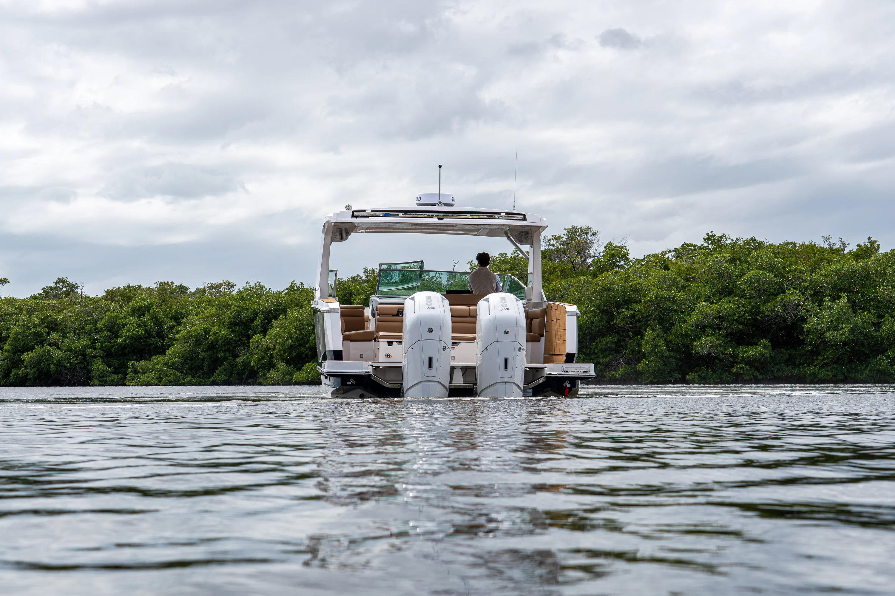 2025 Aviara AV40 Outboard Image Thumbnail #33