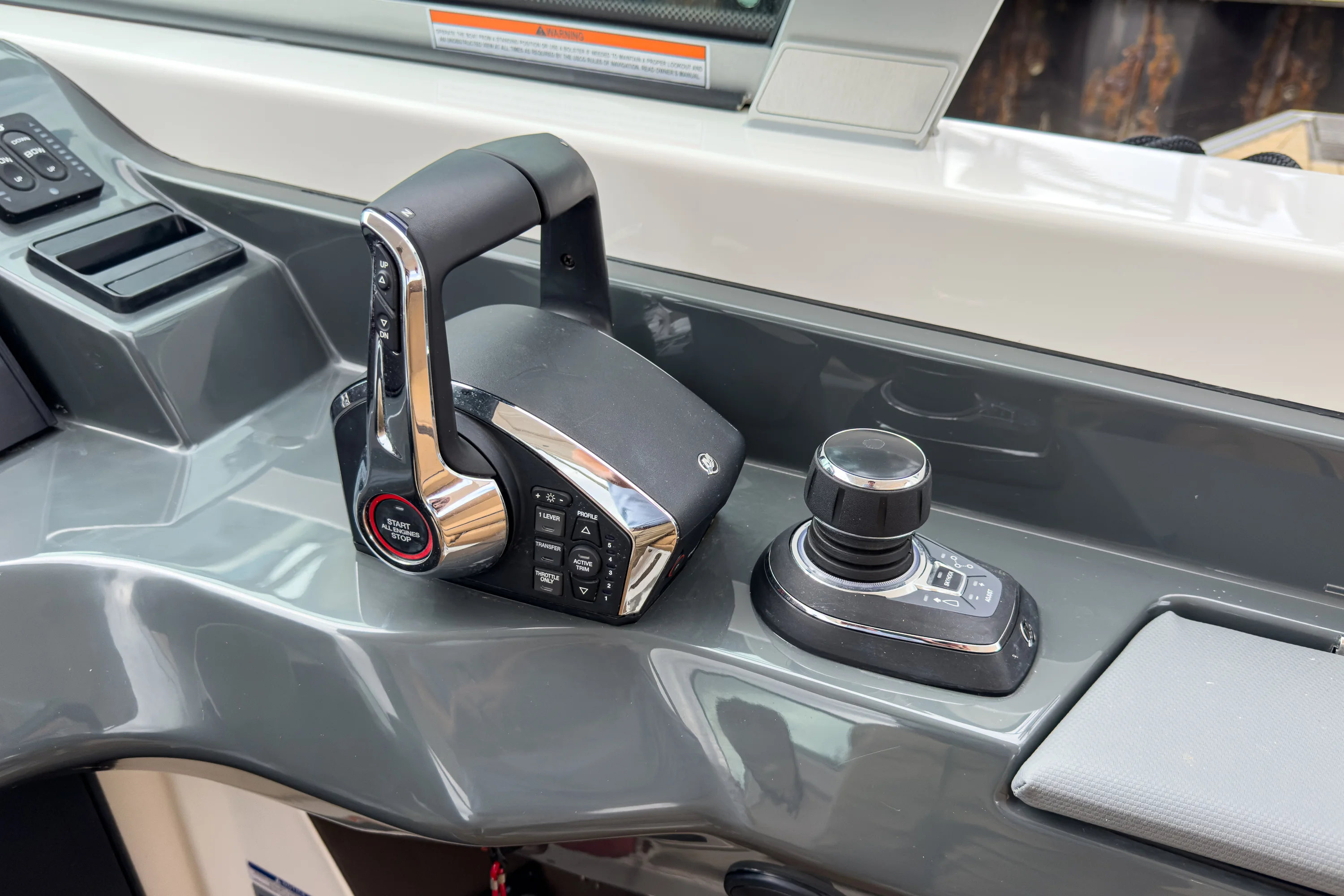 2025 Aviara AV40 Outboard Image Thumbnail #19