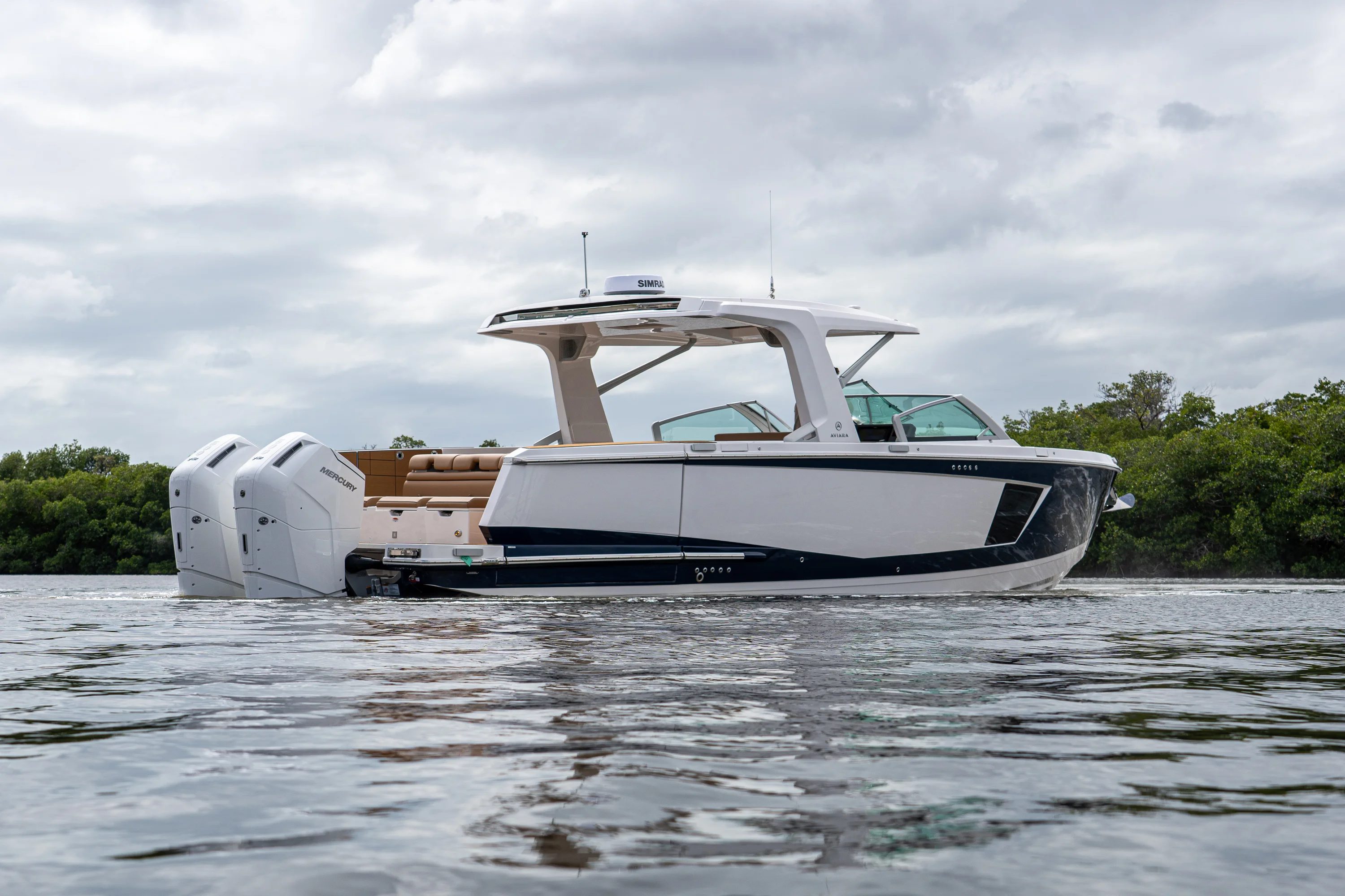 2025 Aviara AV40 Outboard Image Thumbnail #3