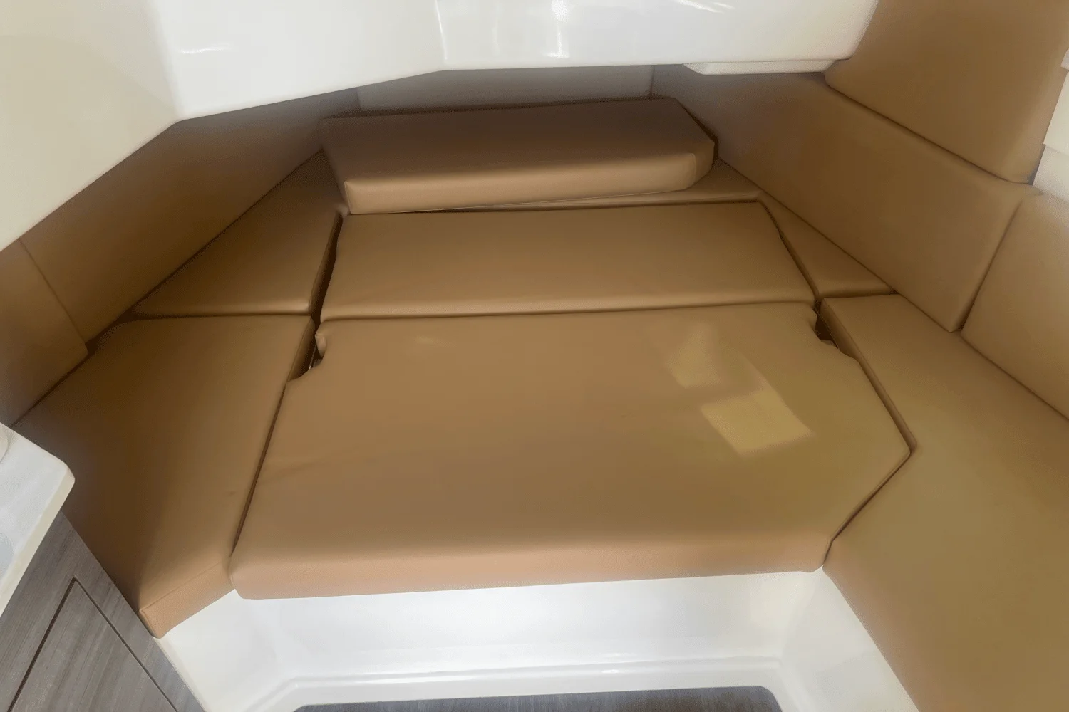 2025 Aviara AV40 Outboard Image Thumbnail #18