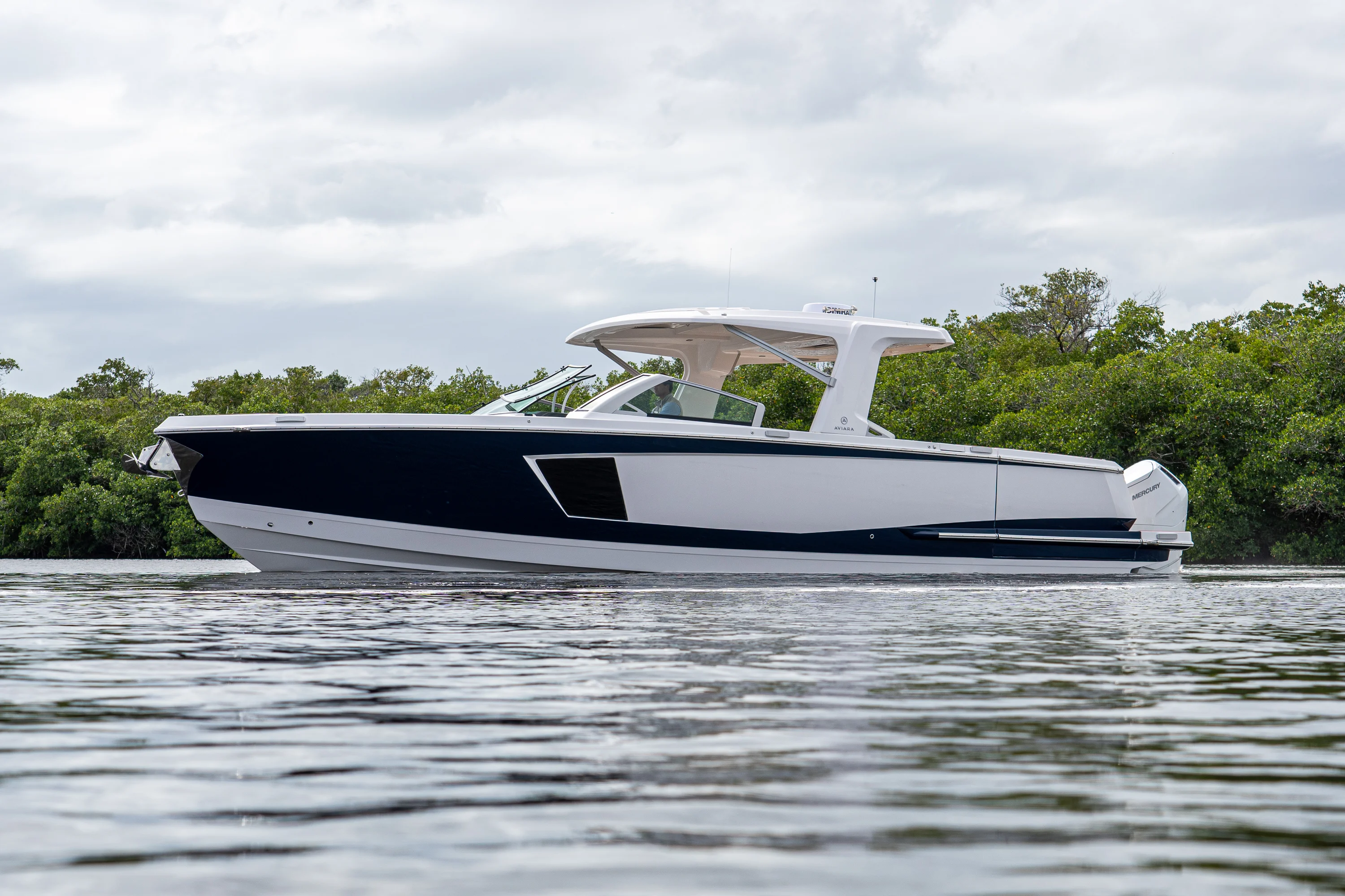 2025 Aviara AV40 Outboard Image Thumbnail #37