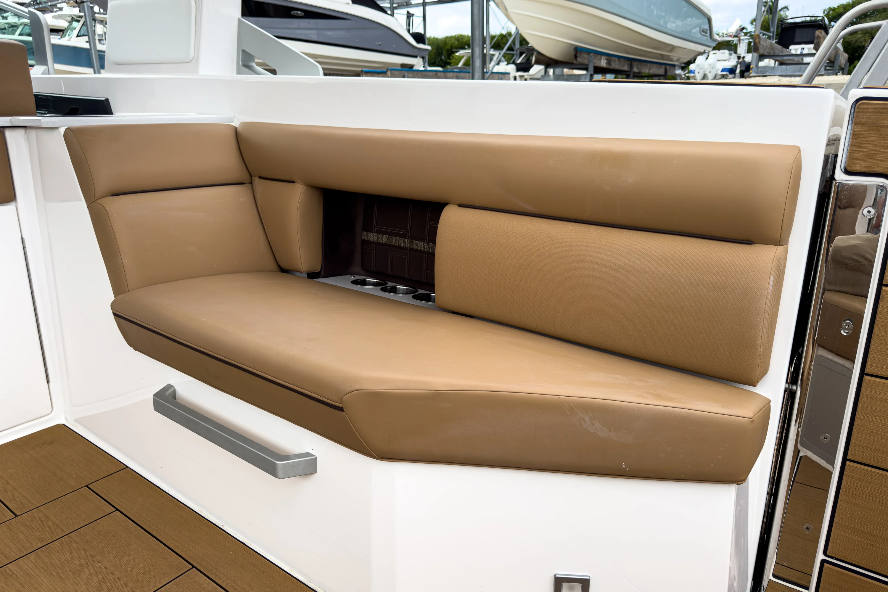 2025 Aviara AV40 Outboard Image Thumbnail #12