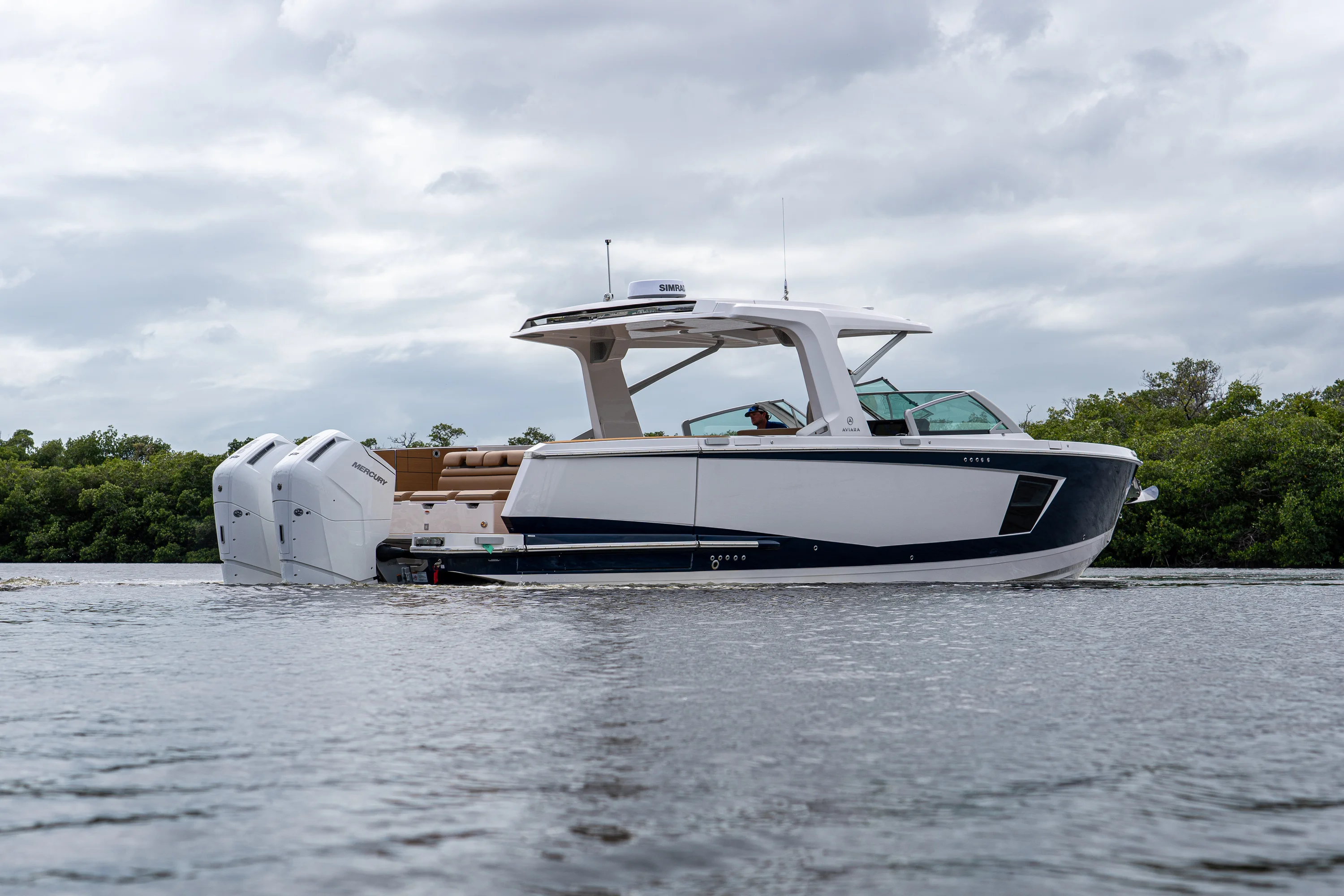 2025 Aviara AV40 Outboard Image Thumbnail #30