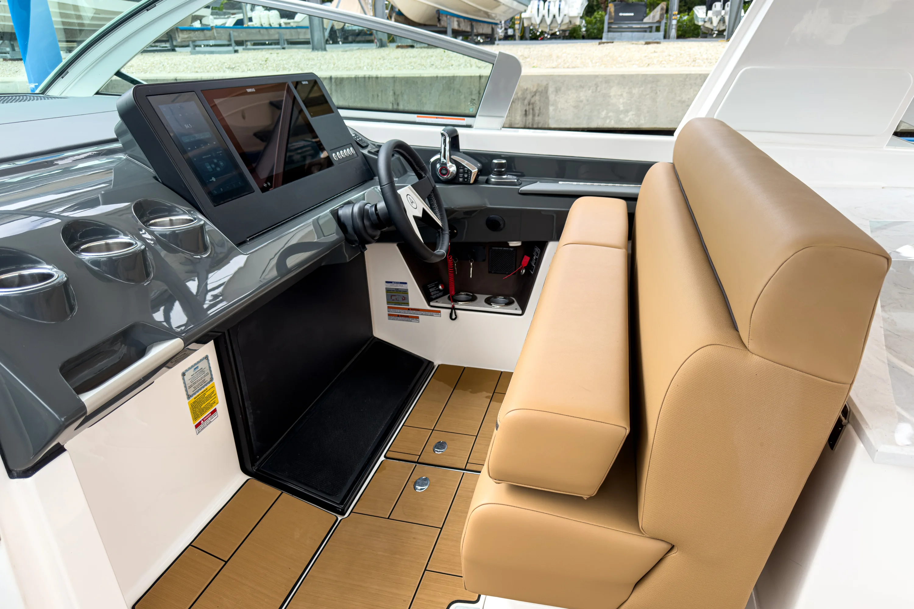 2025 Aviara AV40 Outboard Image Thumbnail #16