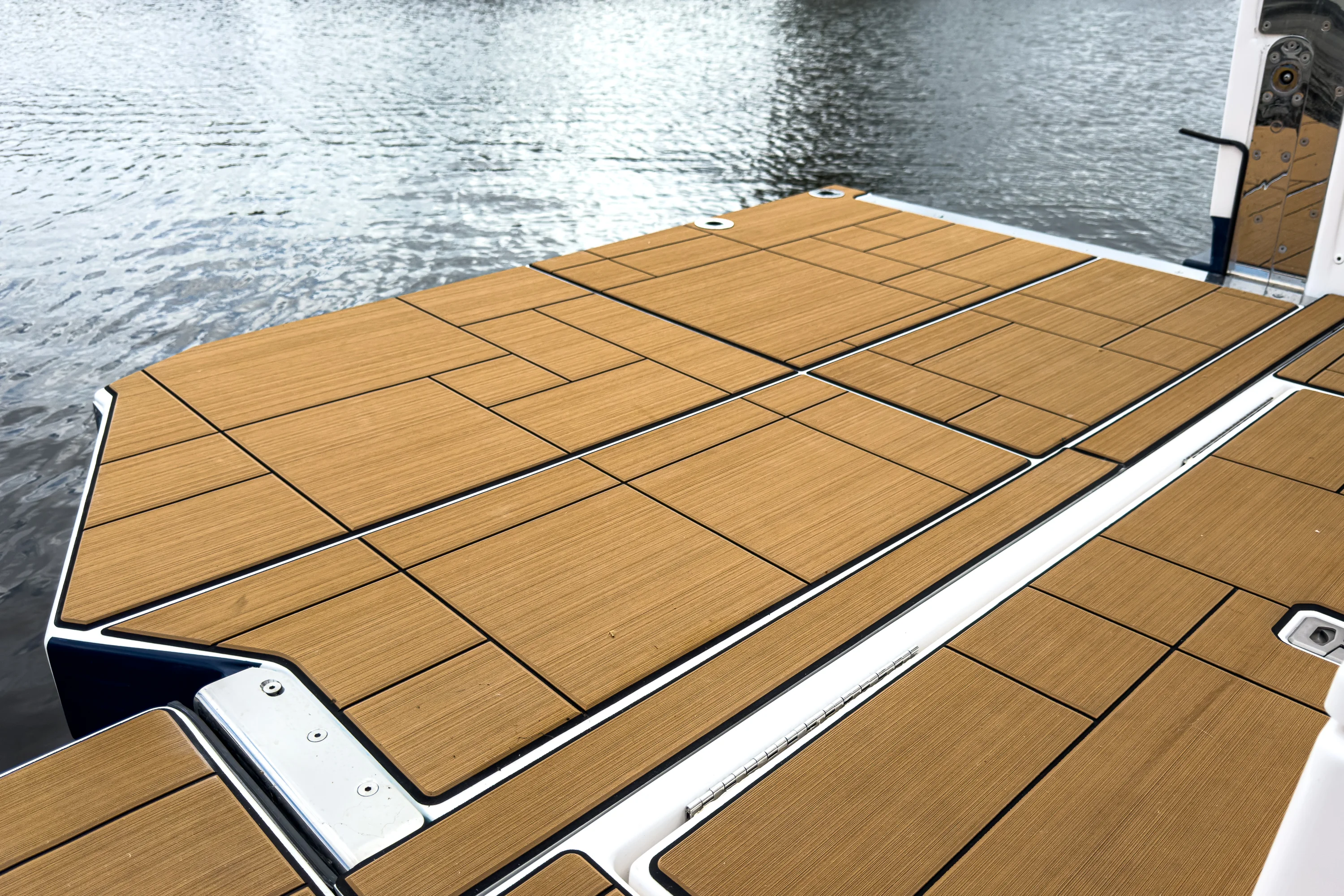 2025 Aviara AV40 Outboard Image Thumbnail #8