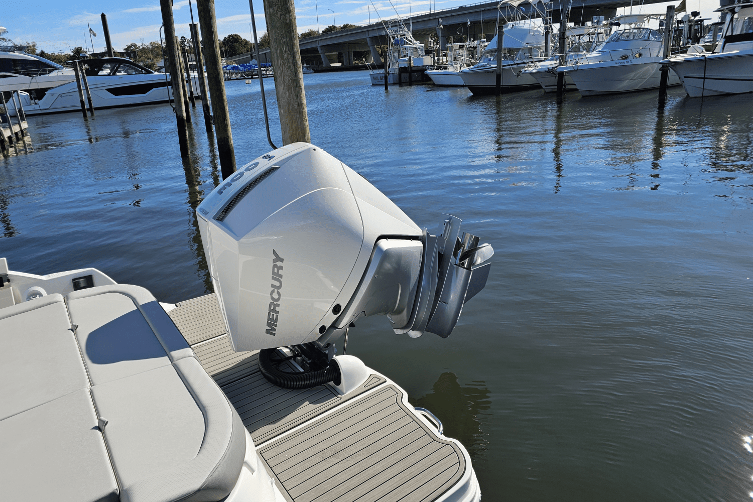 2024 Sea Ray SDX 270 Outboard Image Thumbnail #5